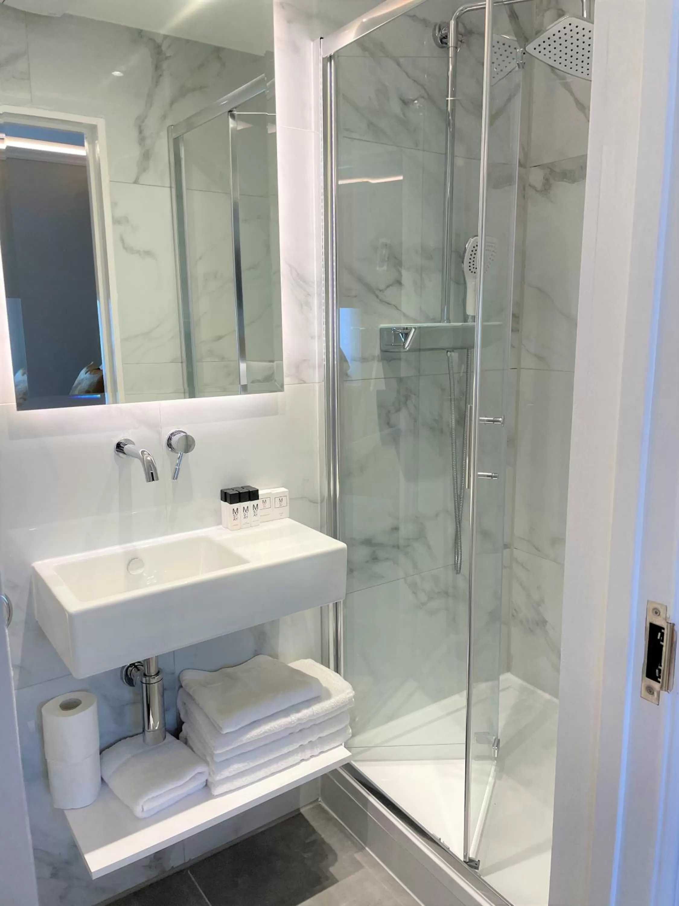 Bathroom in West End Lane II