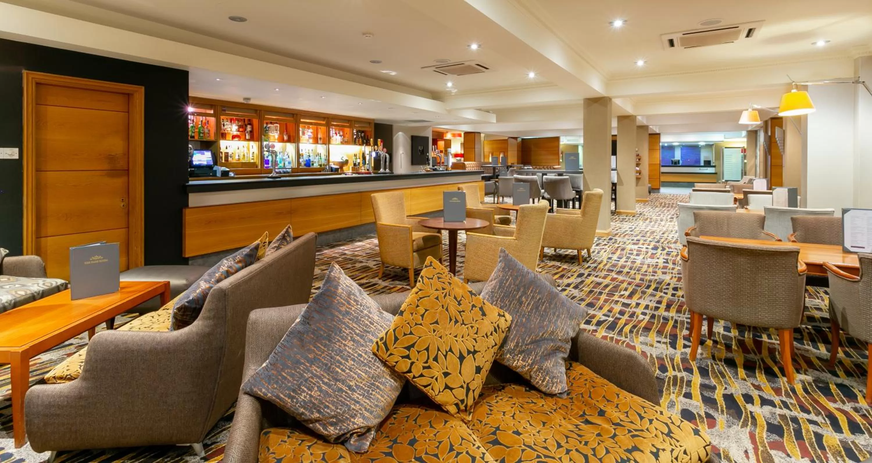 Lounge or bar in The Park Royal Hotel & Spa