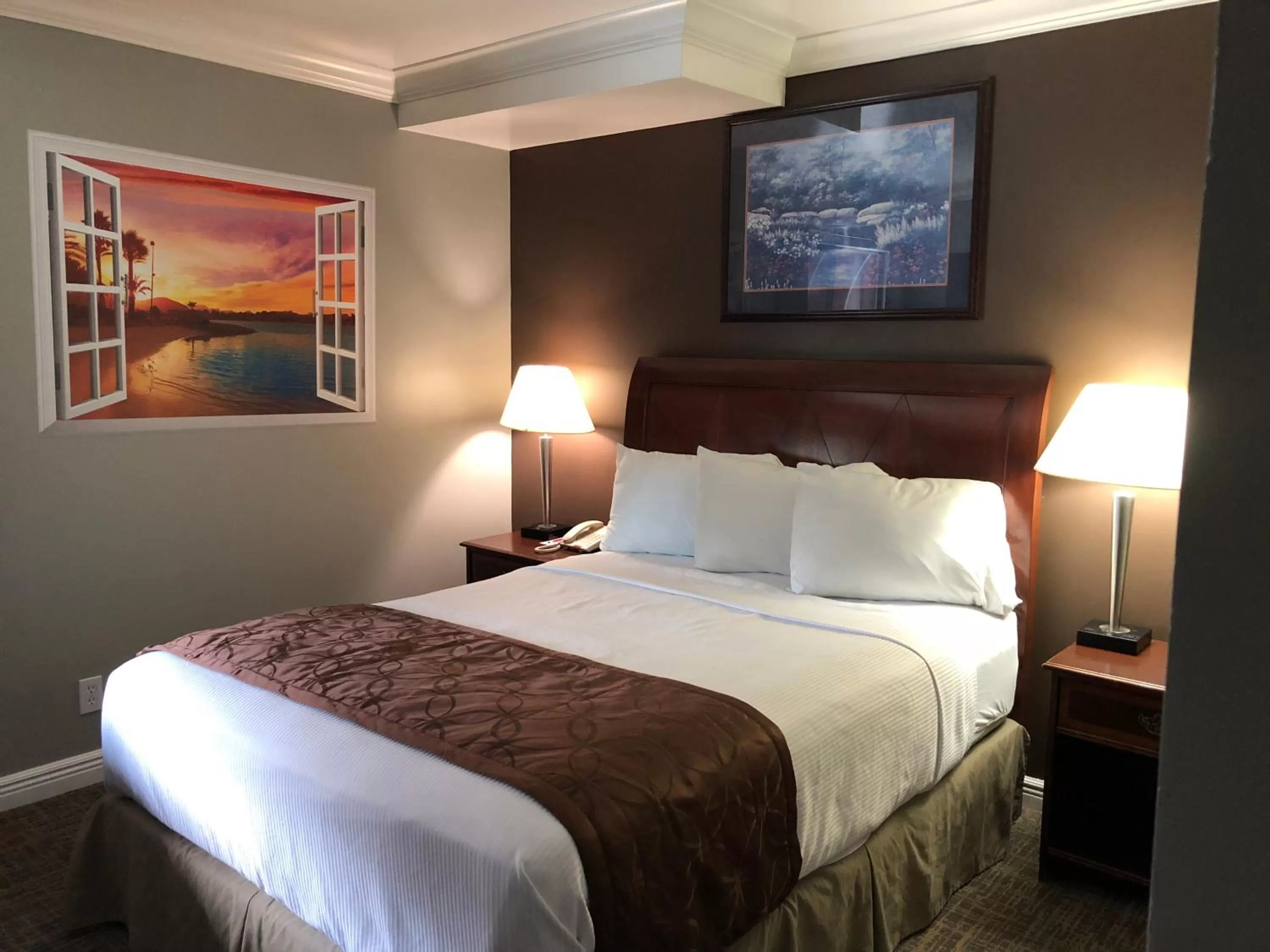 Bedroom, Bed in Knights Inn Los Angeles Central / Convention Center Area