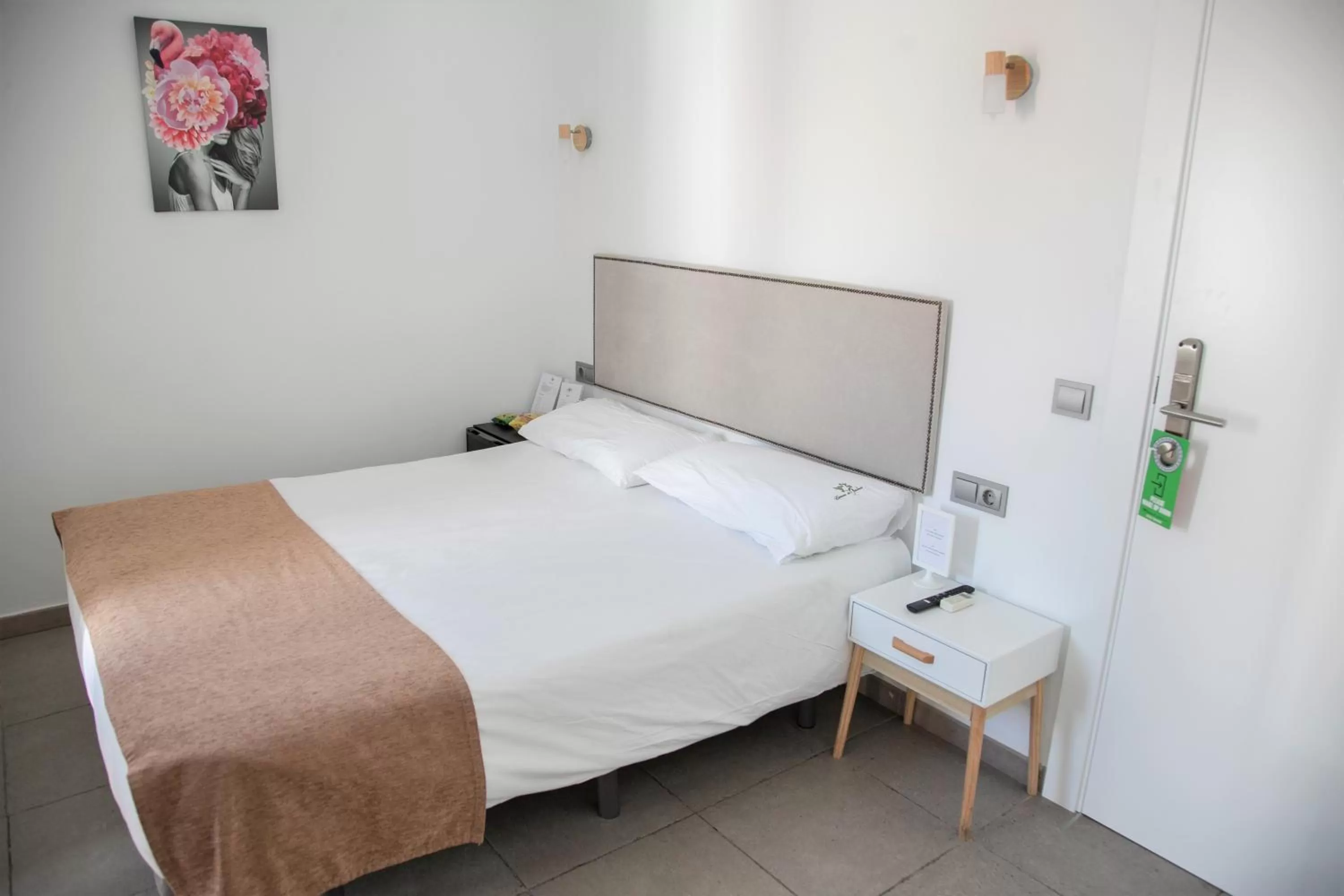 Photo of the whole room, Bed in Vitium Córdoba