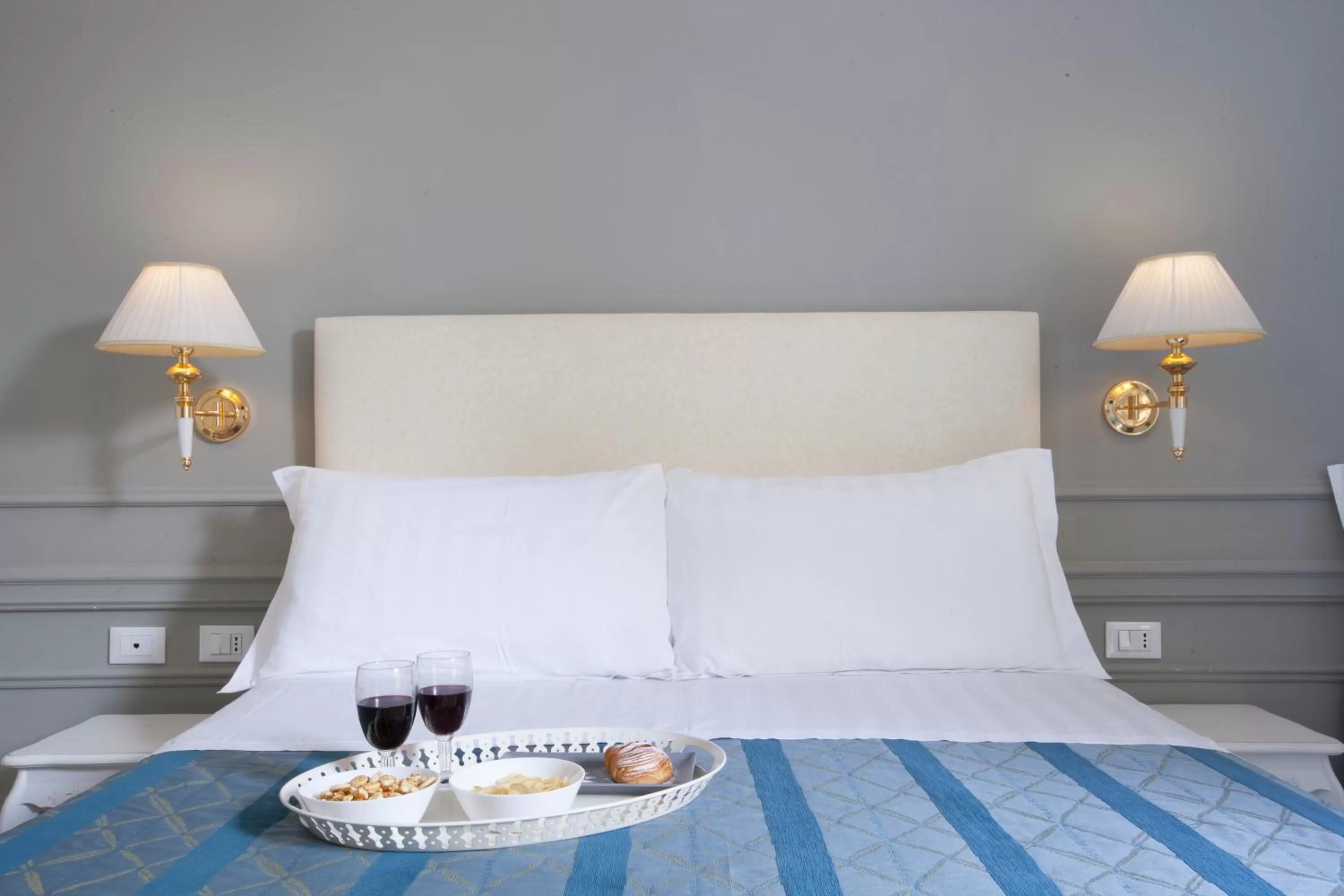 Bedroom, Bed in Ruins B&B