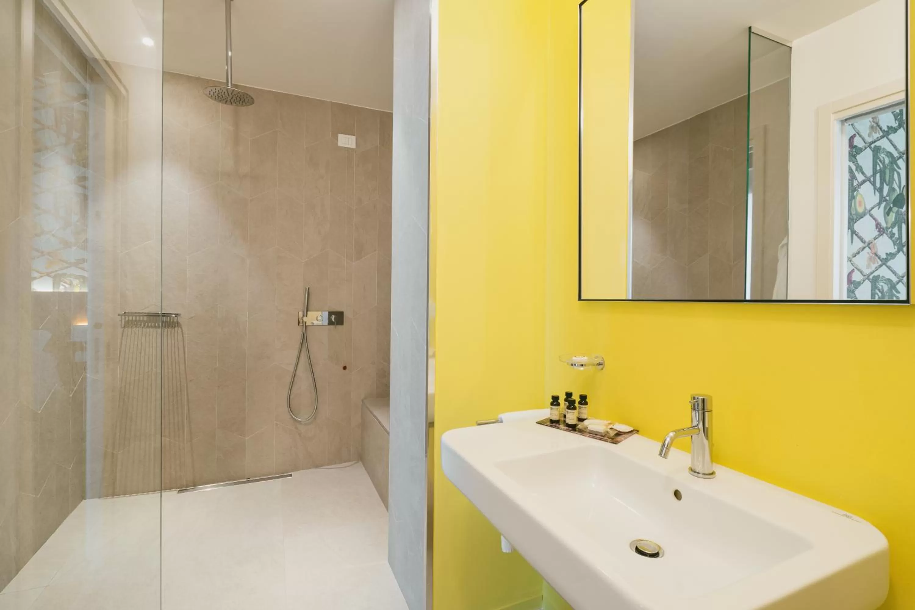 Shower in Collini Rooms, WorldHotels Crafted