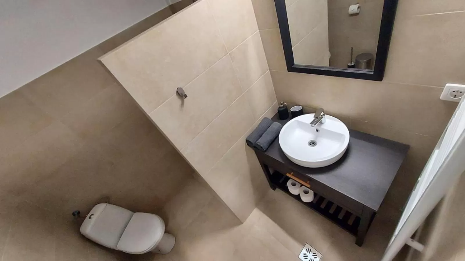 Shower in Zakarias Apartments