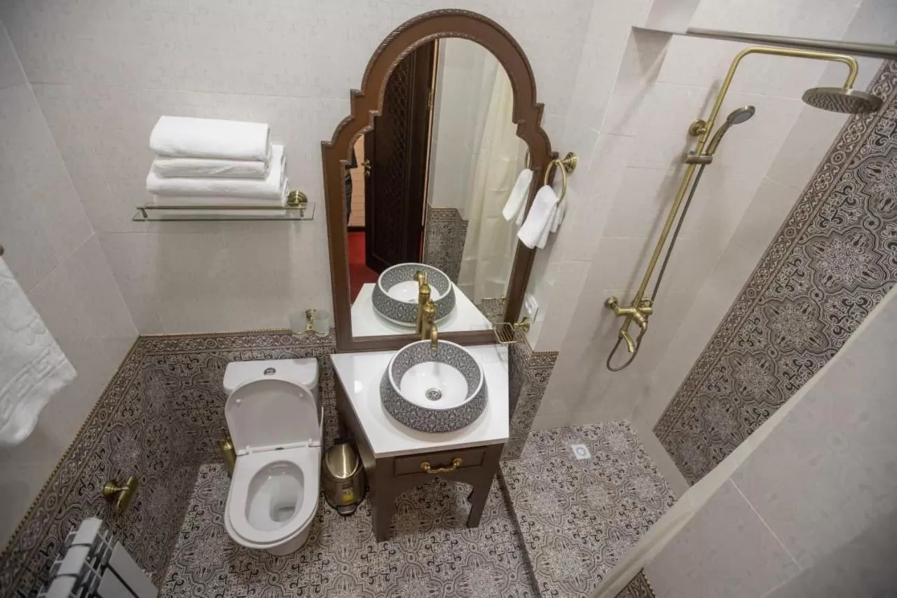 Toilet in The Shahar