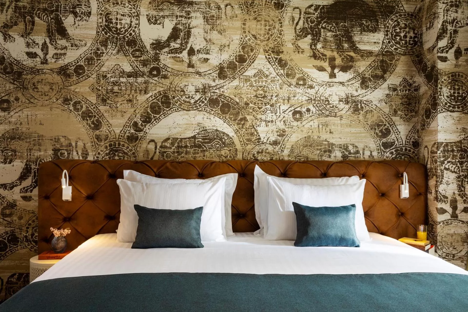 City view, Bed in Gallery 37 Powered by ASTON