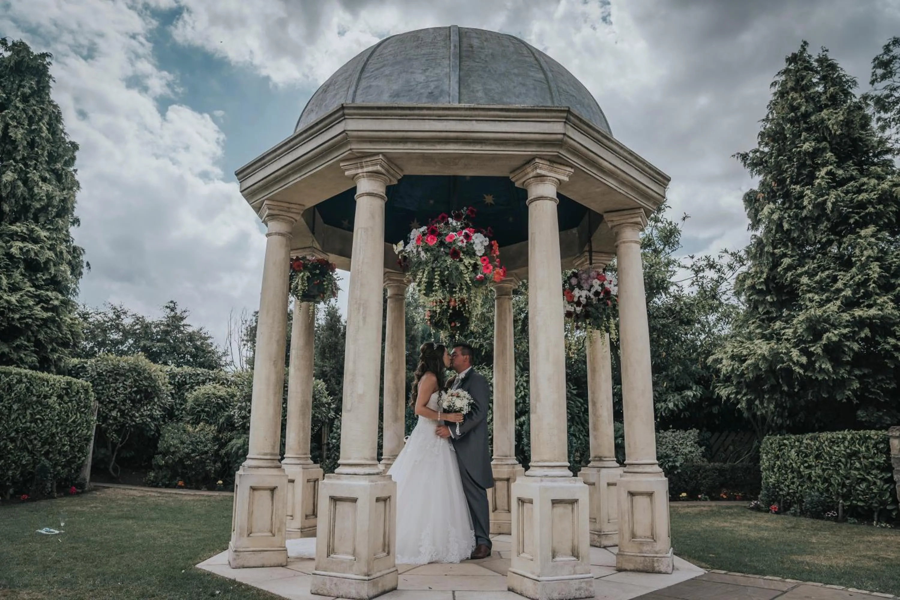 Garden in Rogerthorpe Manor Hotel