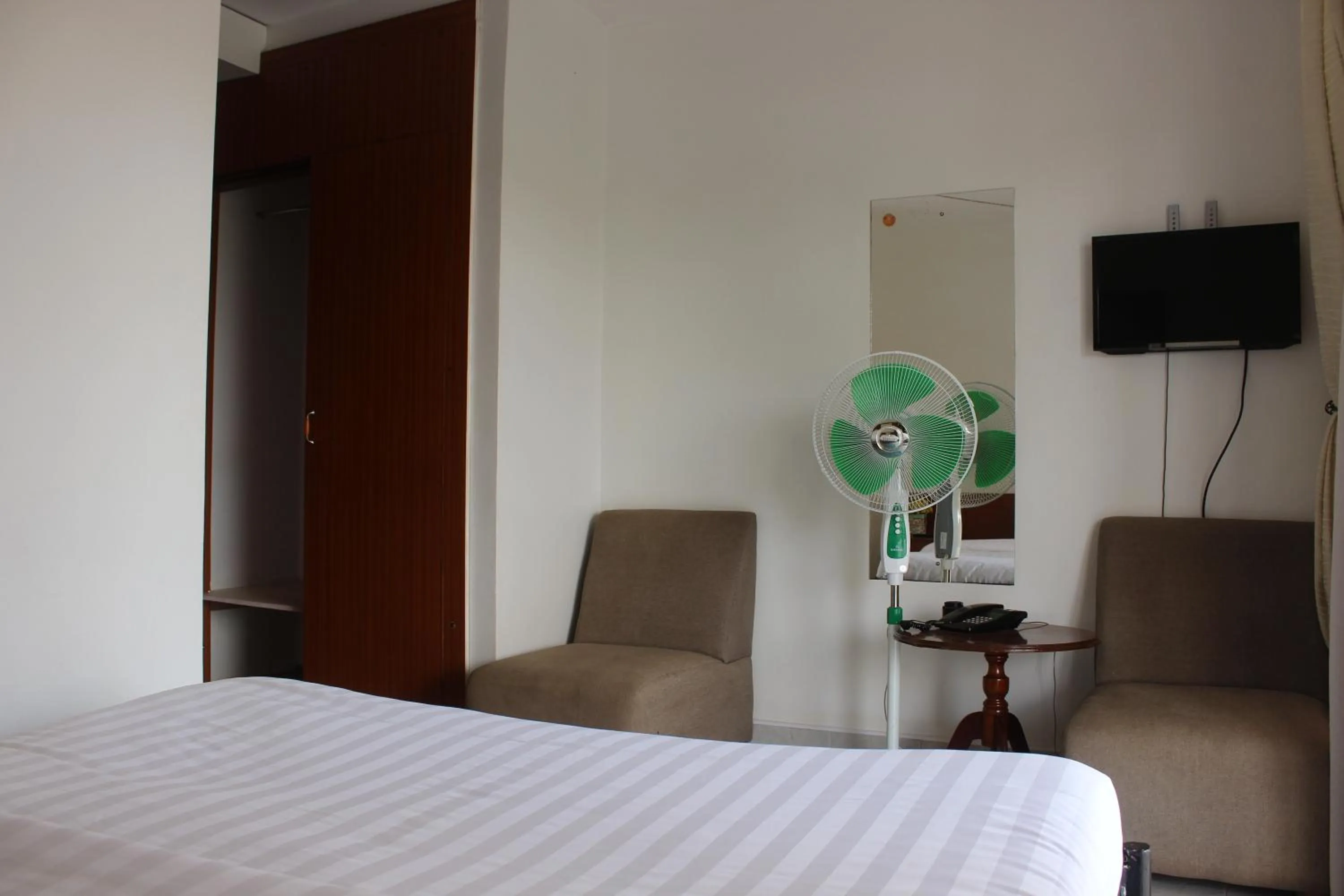 Bedroom, Bed in Sky Hotel International