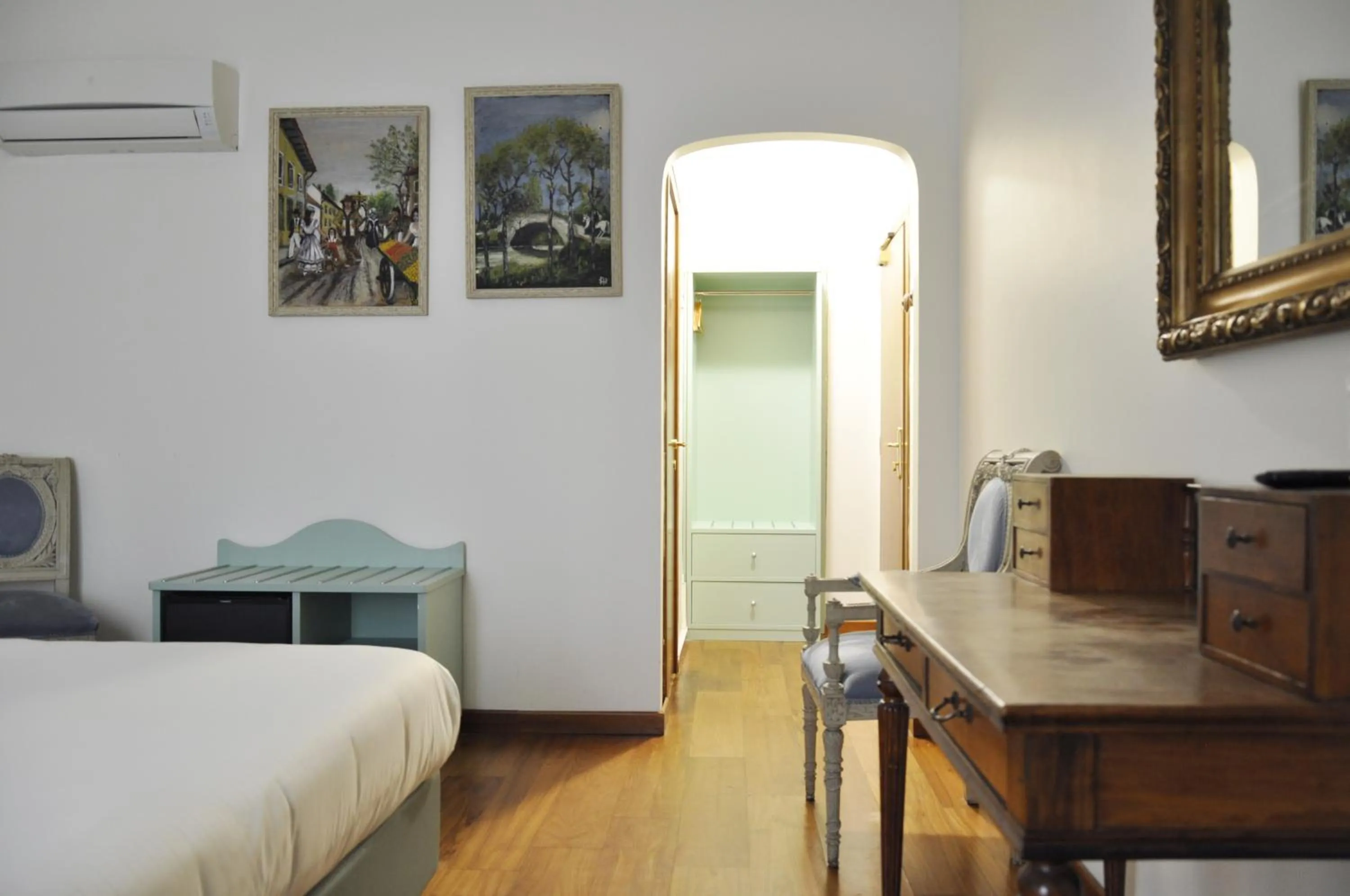 Bed in Hotel San Guido