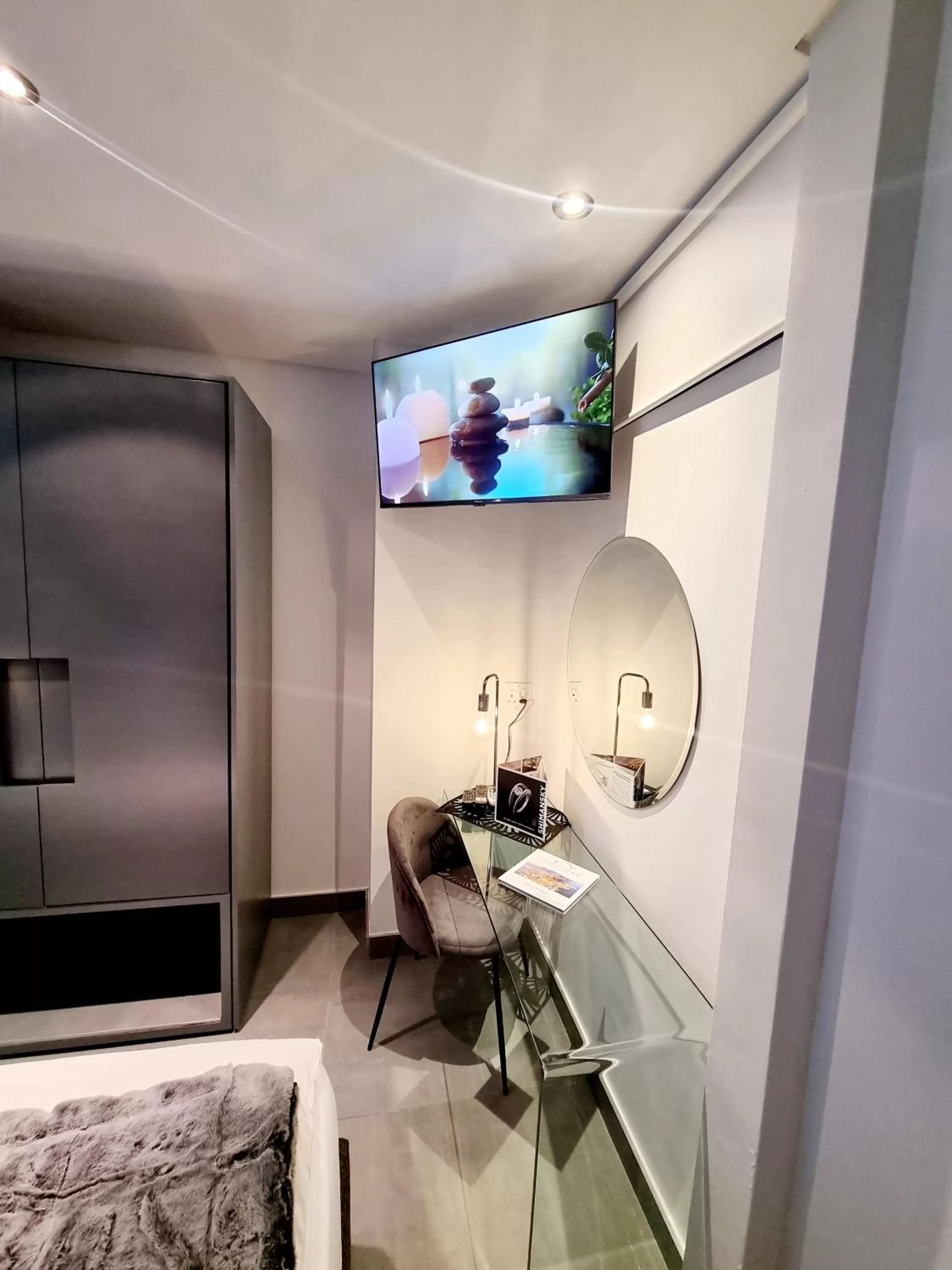 Bed in Atlantic Affair Boutique Hotel