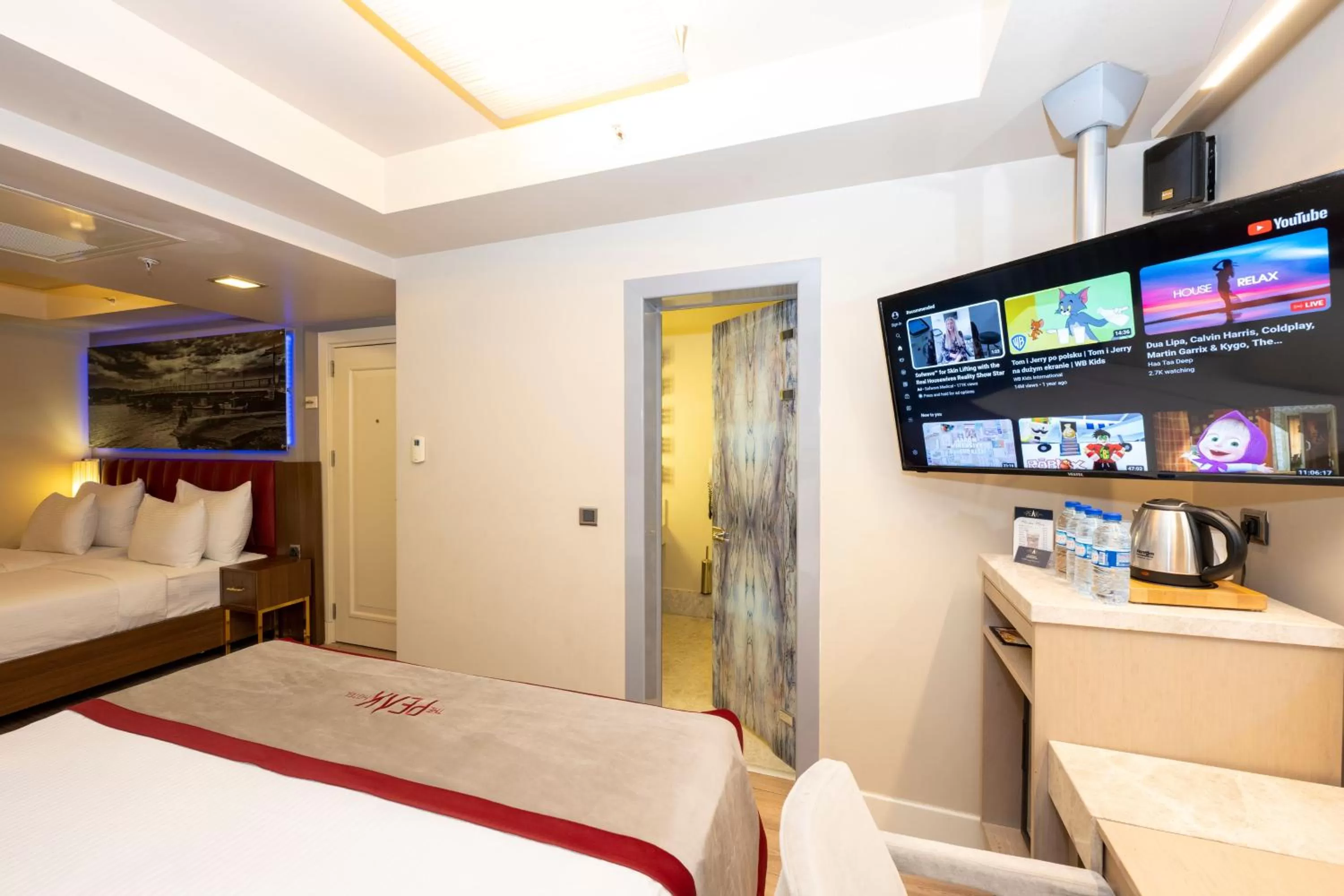 TV and multimedia, Bed in Ramada By Wyndham Istanbul Pera Taksim