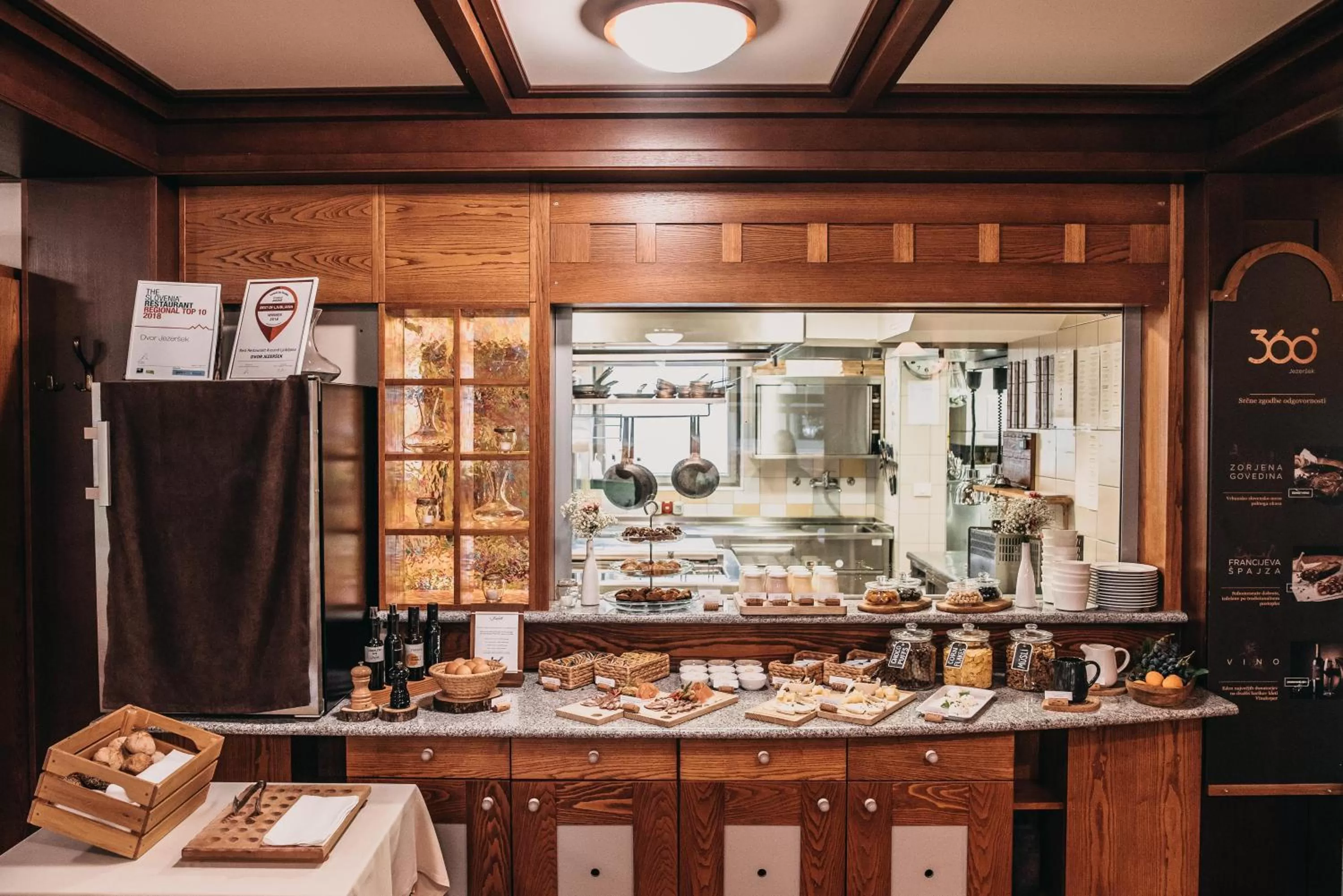 Food and drinks in Hotel Dvor Jezersek Brnik