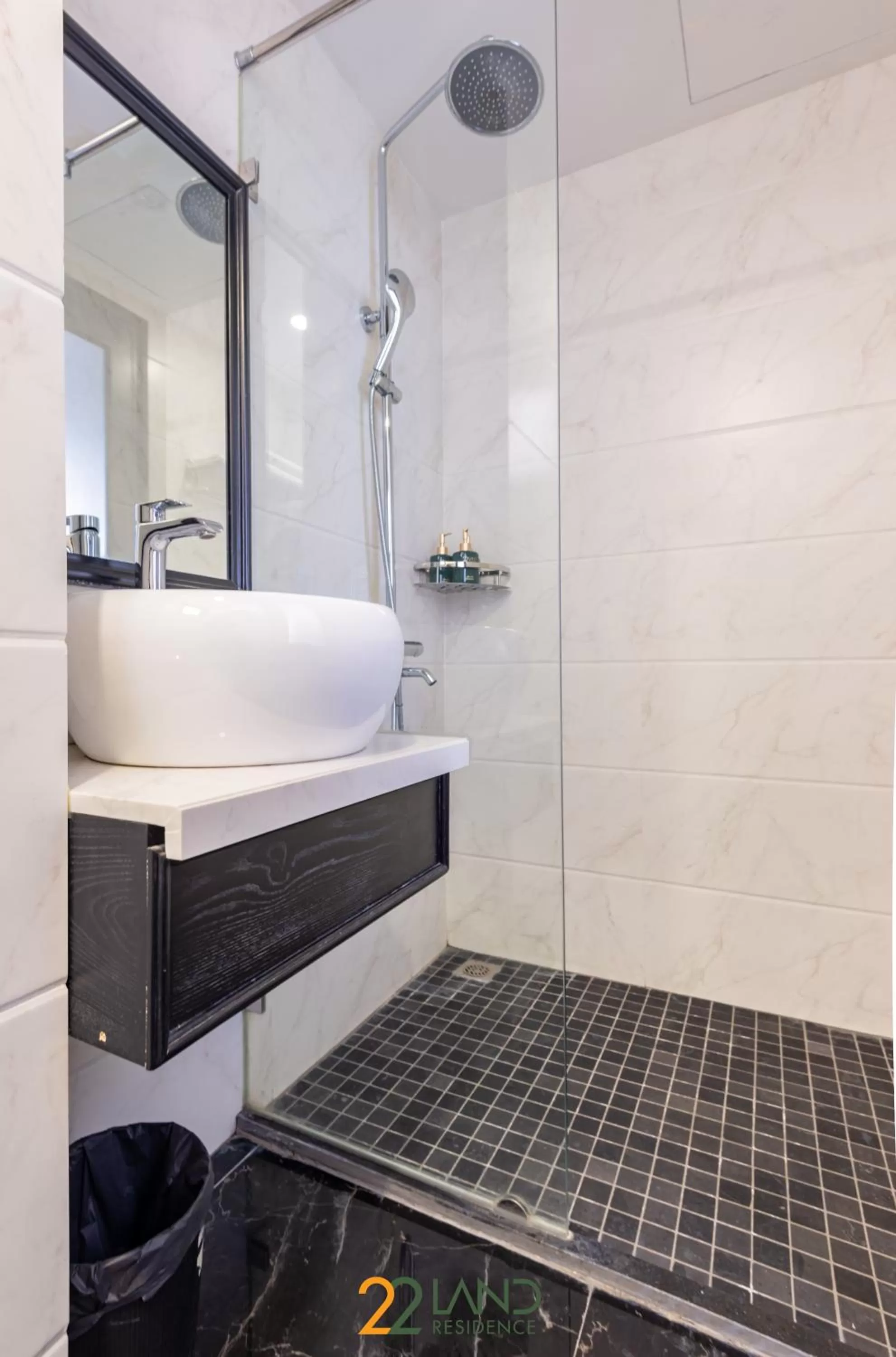 Shower, Bathroom in 22Land Residence Hotel & Spa 52 Ngo Huyen