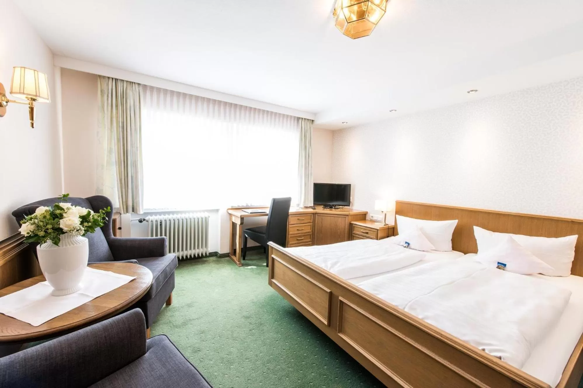 Photo of the whole room, Bed in Hotel Hanses-Bräutigam