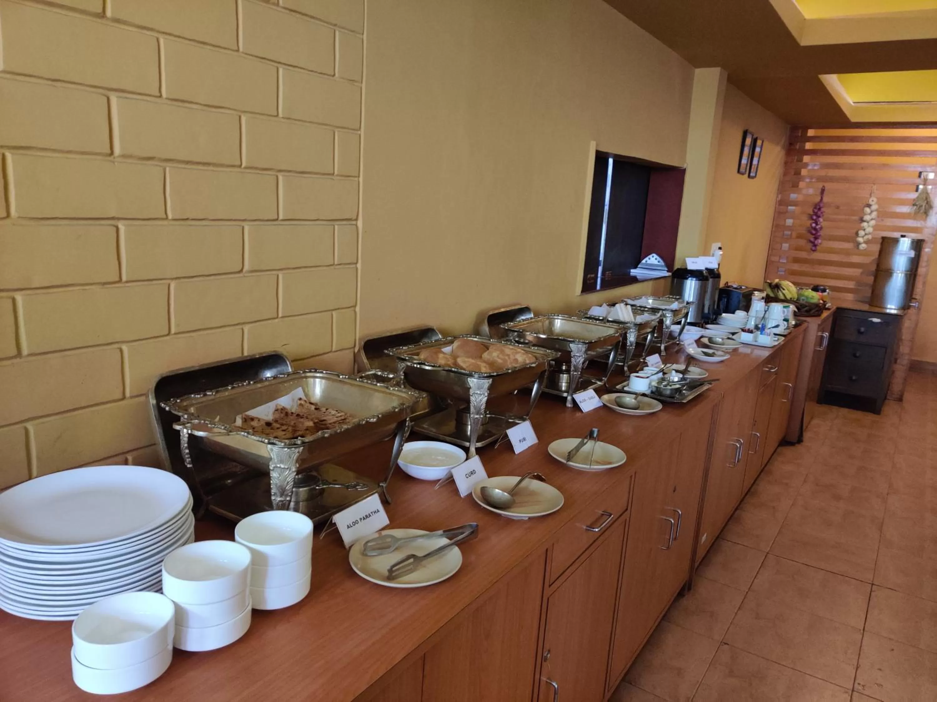 Restaurant/places to eat in Hotel Tarayana