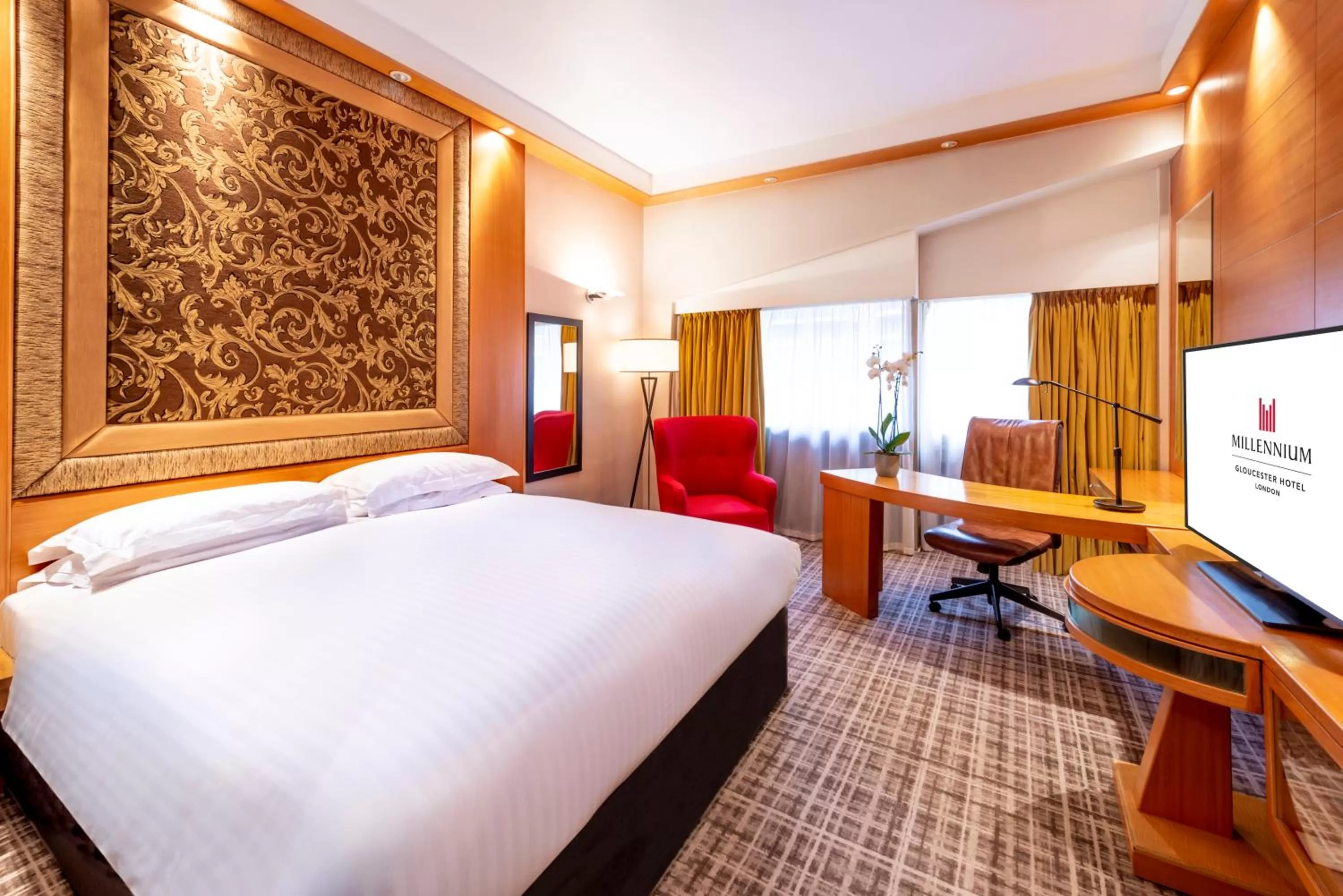 Day, Bed in Millennium Hotel and Conference Centre Gloucester London