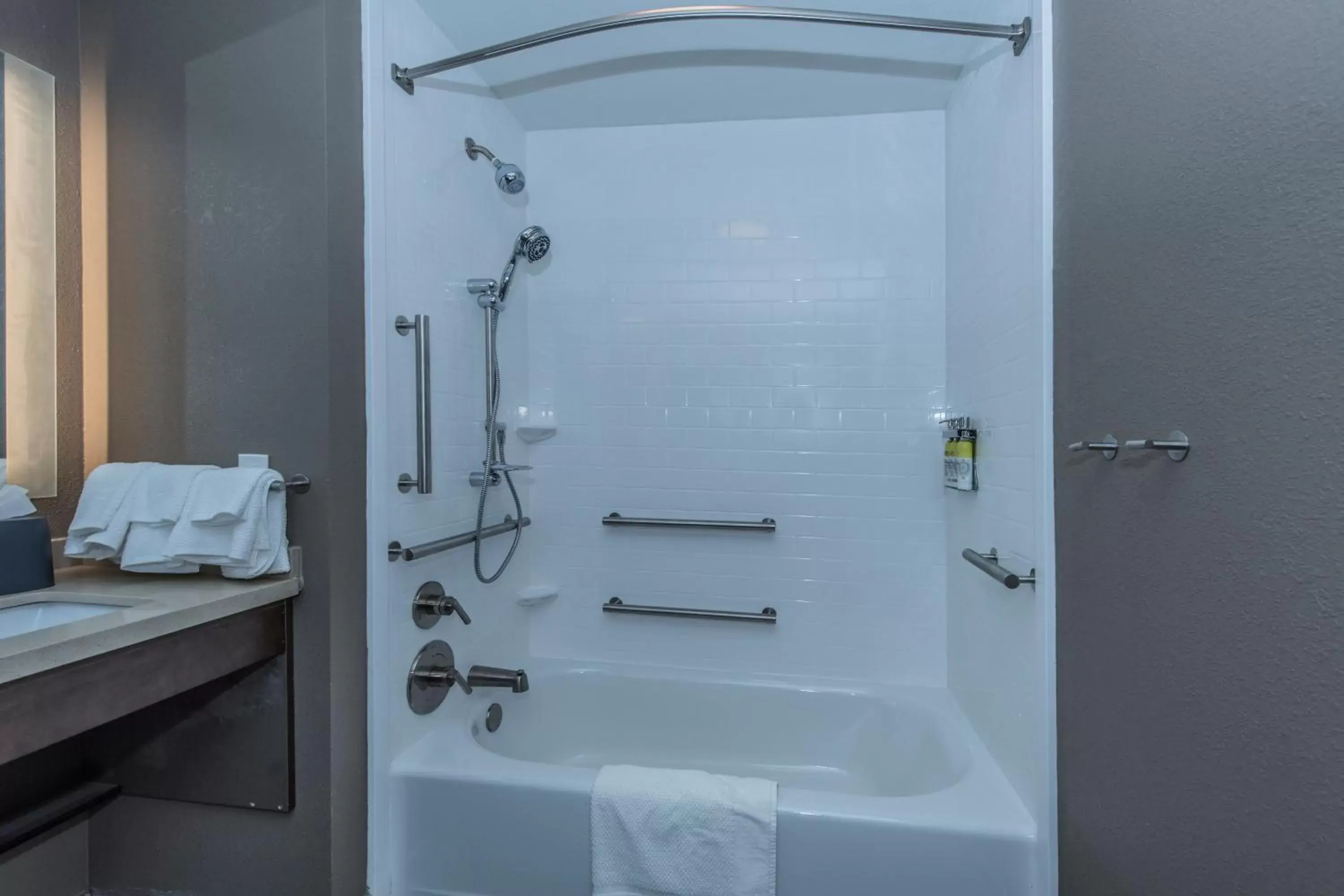 Two-Bedroom Suite with Two Bathrooms and Mobility Accessible Tub - Non-Smoking in Staybridge Suites Charleston - Mount Pleasant by IHG Two-Bedroom Suite with Two Bathrooms and Mobility Accessible Tub - Non-Smoking in Staybridge Suites Charleston - Mount Pleasant by IHG