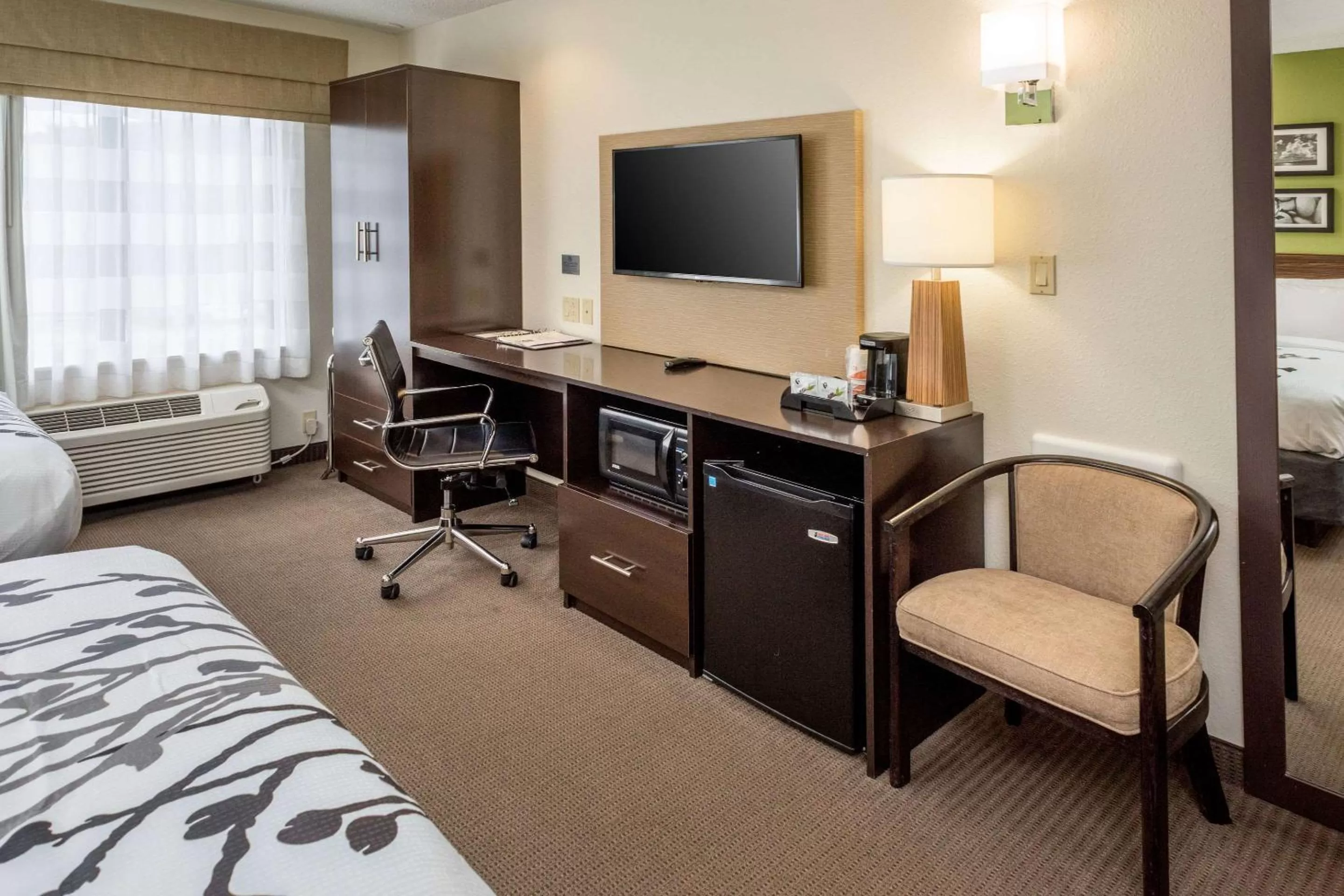 Photo of the whole room, Bed in Sleep Inn Charleston North