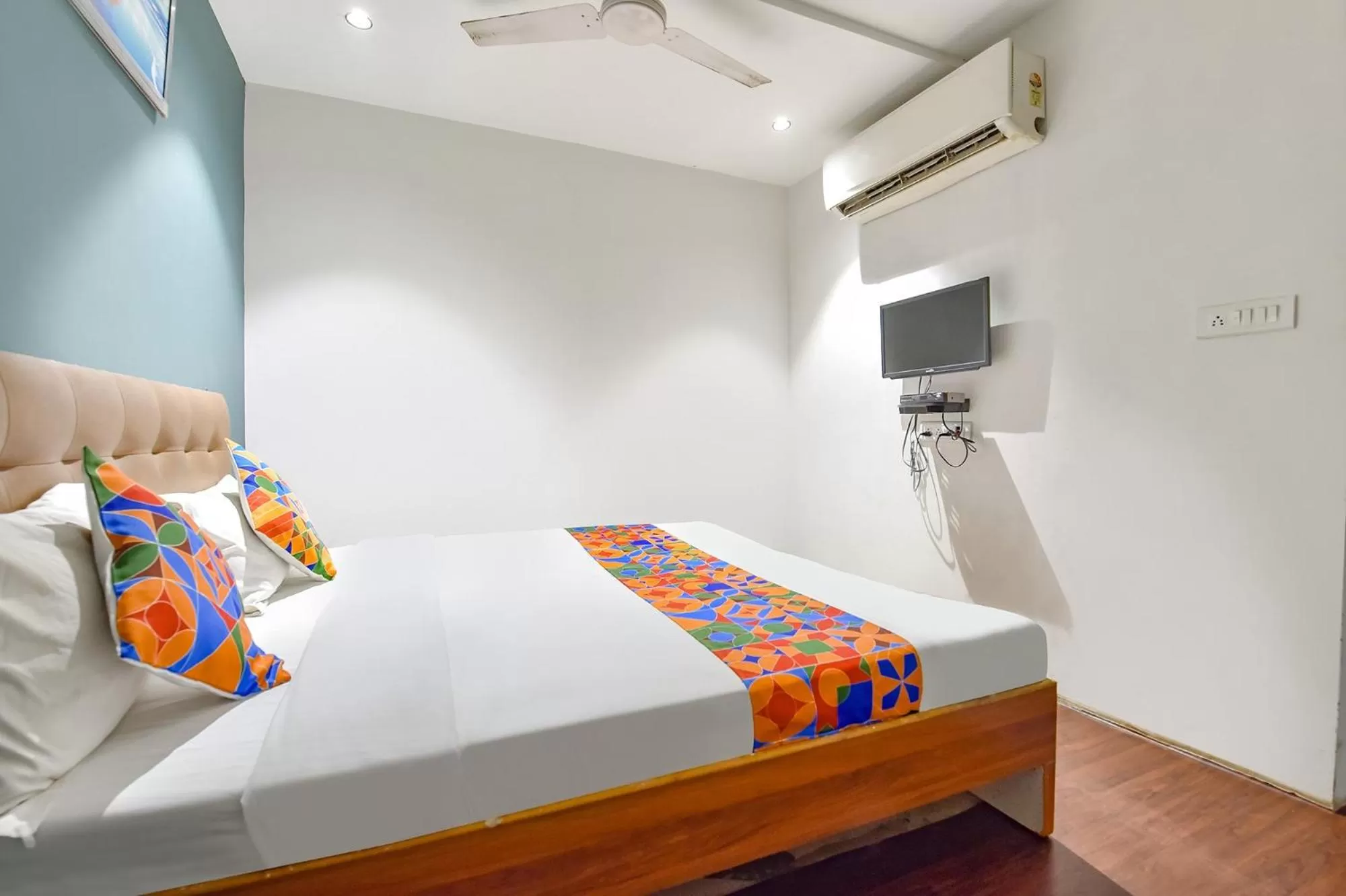 Bed in FabHotel Nidhivan, Udhna Junction