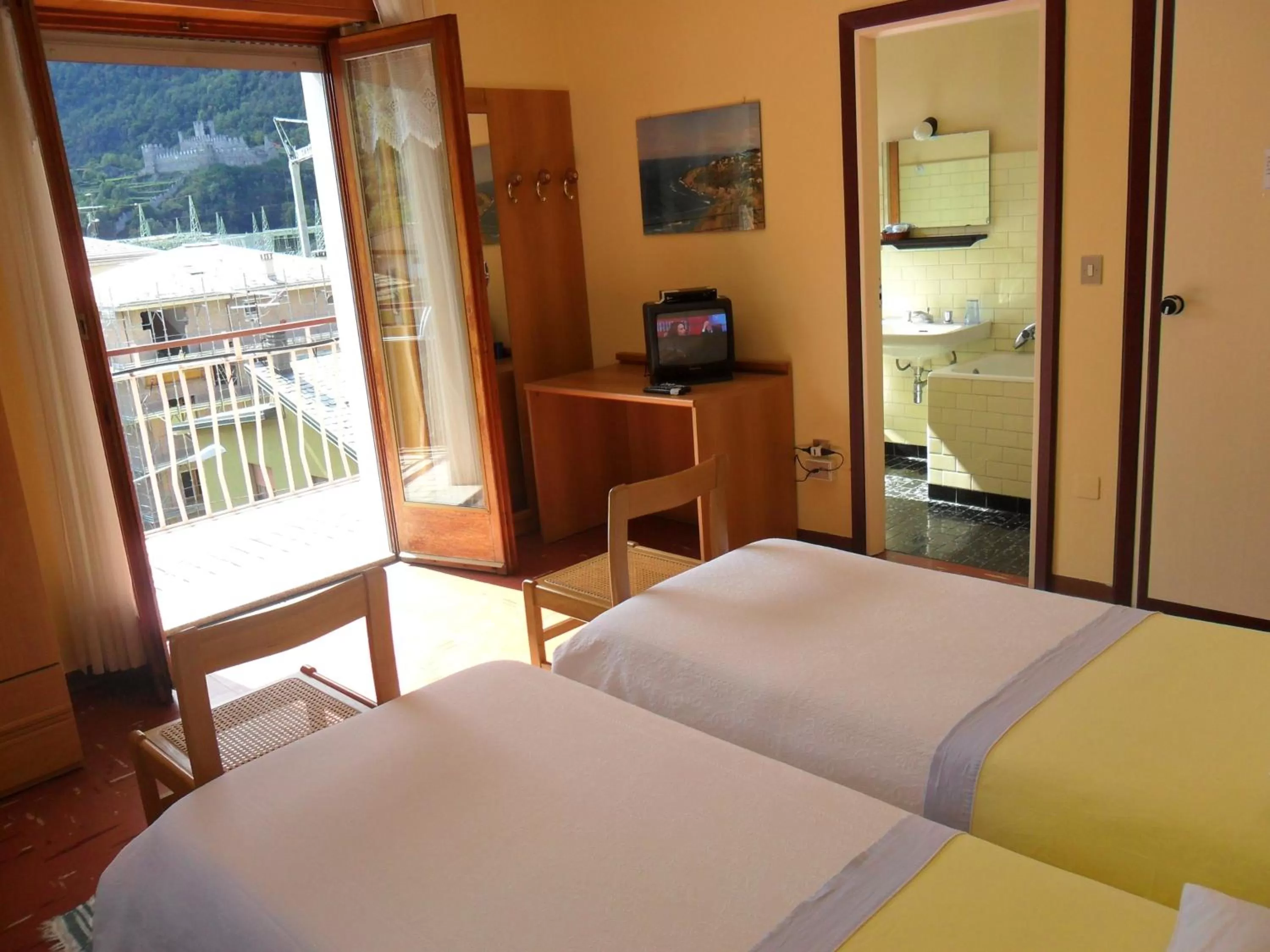 Balcony/Terrace, Bed in Albergo Motel Dosdè B&B