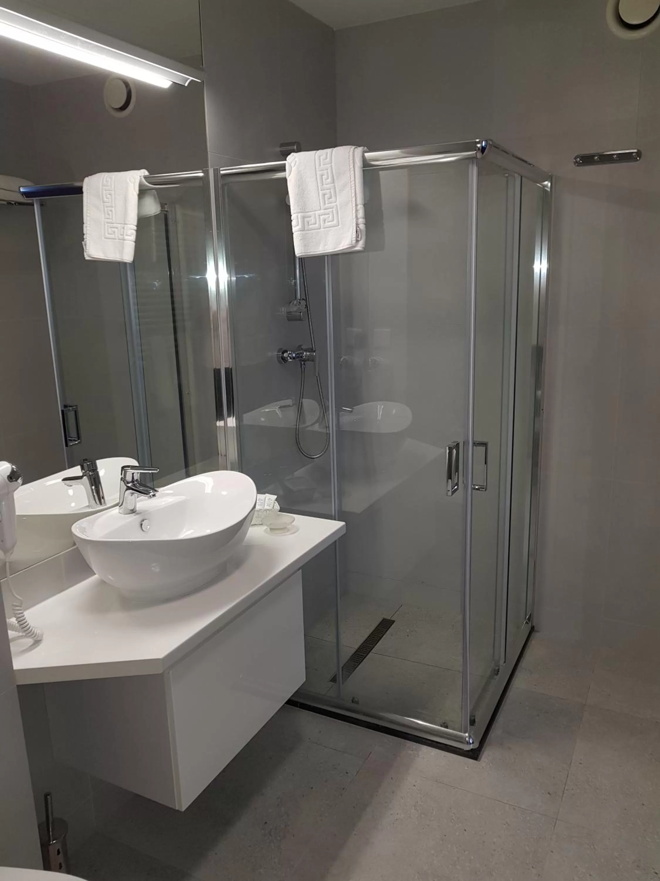 Shower in Best Western Plus Hotel Olsztyn Old Town