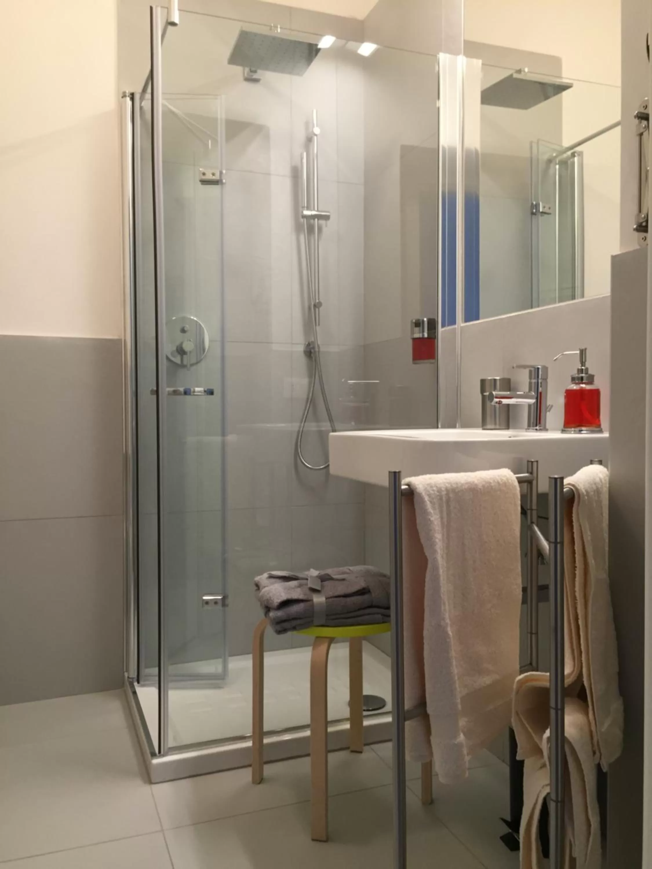 Shower, Bathroom in B&B Second Floor Centro Storico Bologna