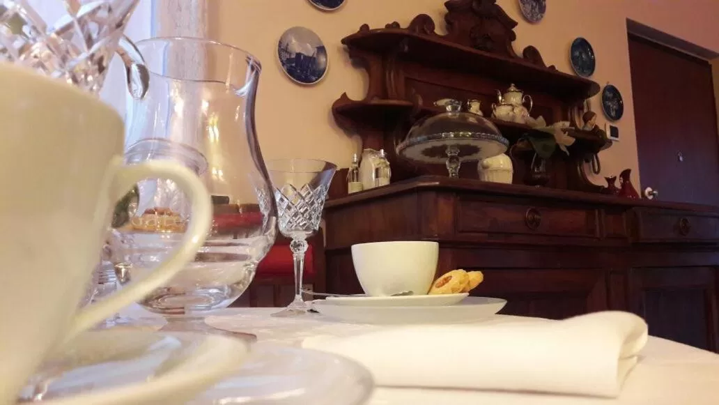 Communal lounge/ TV room, Restaurant/Places to Eat in B&b Silvana