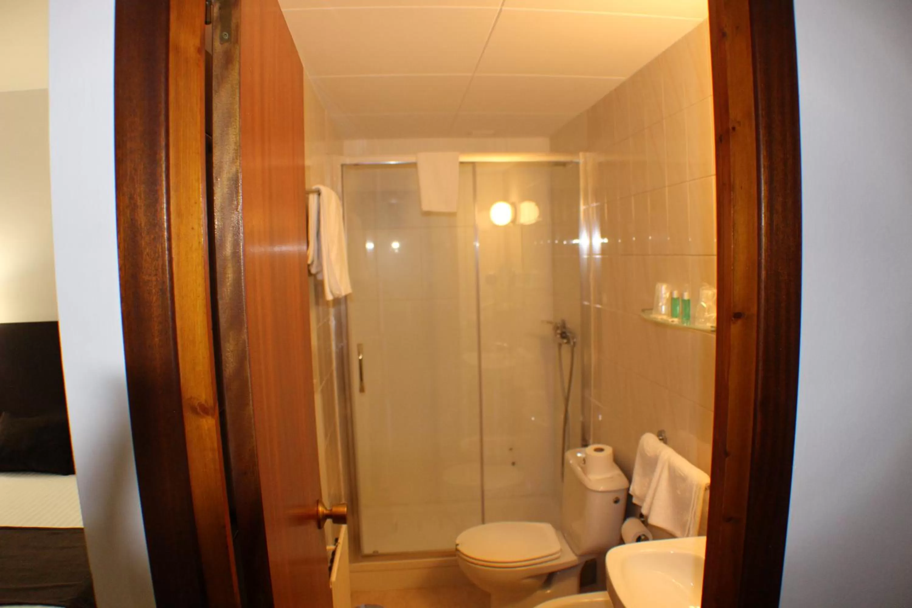 Shower in Hotel Marfany