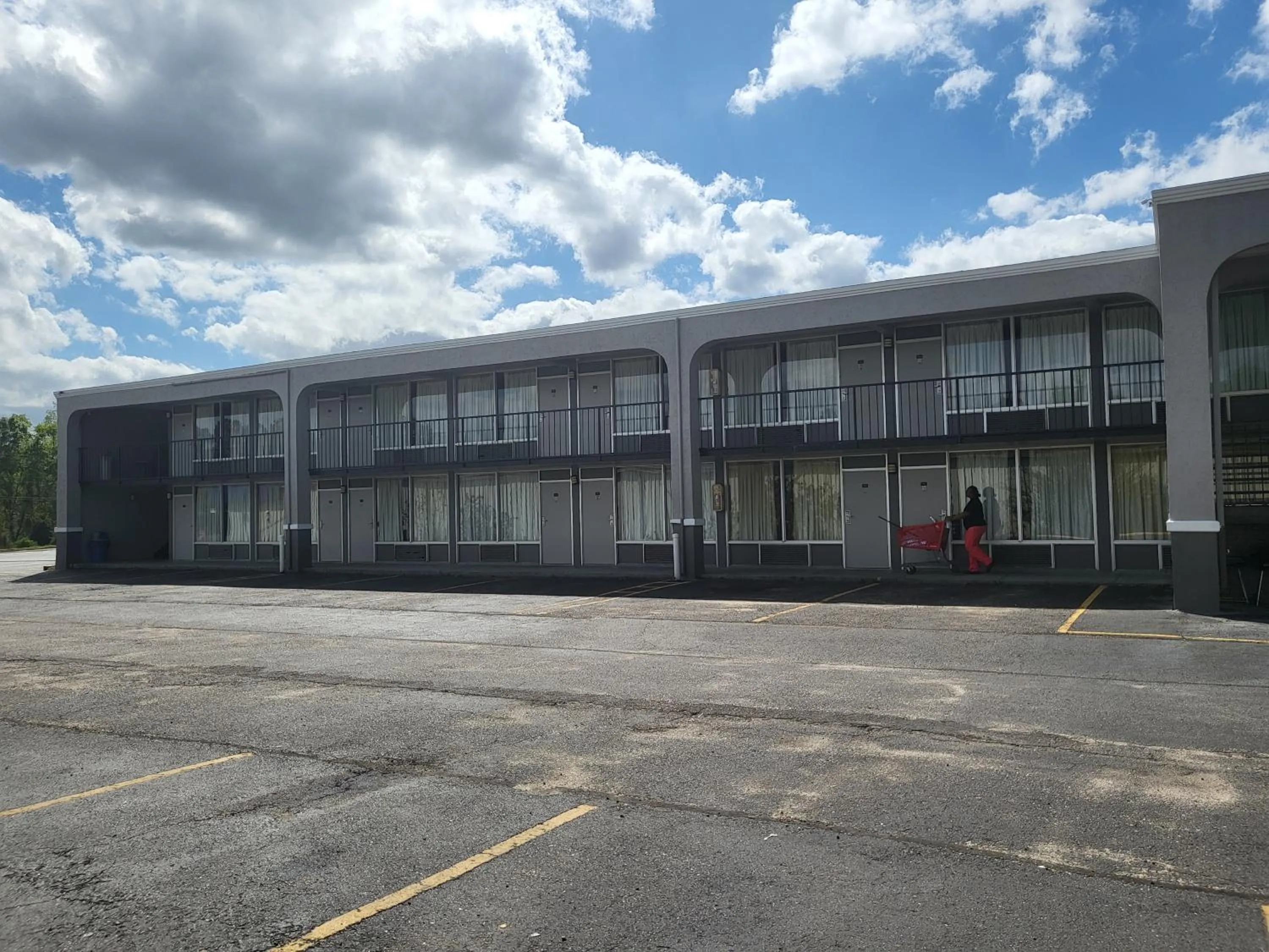 Property building in Econolodge