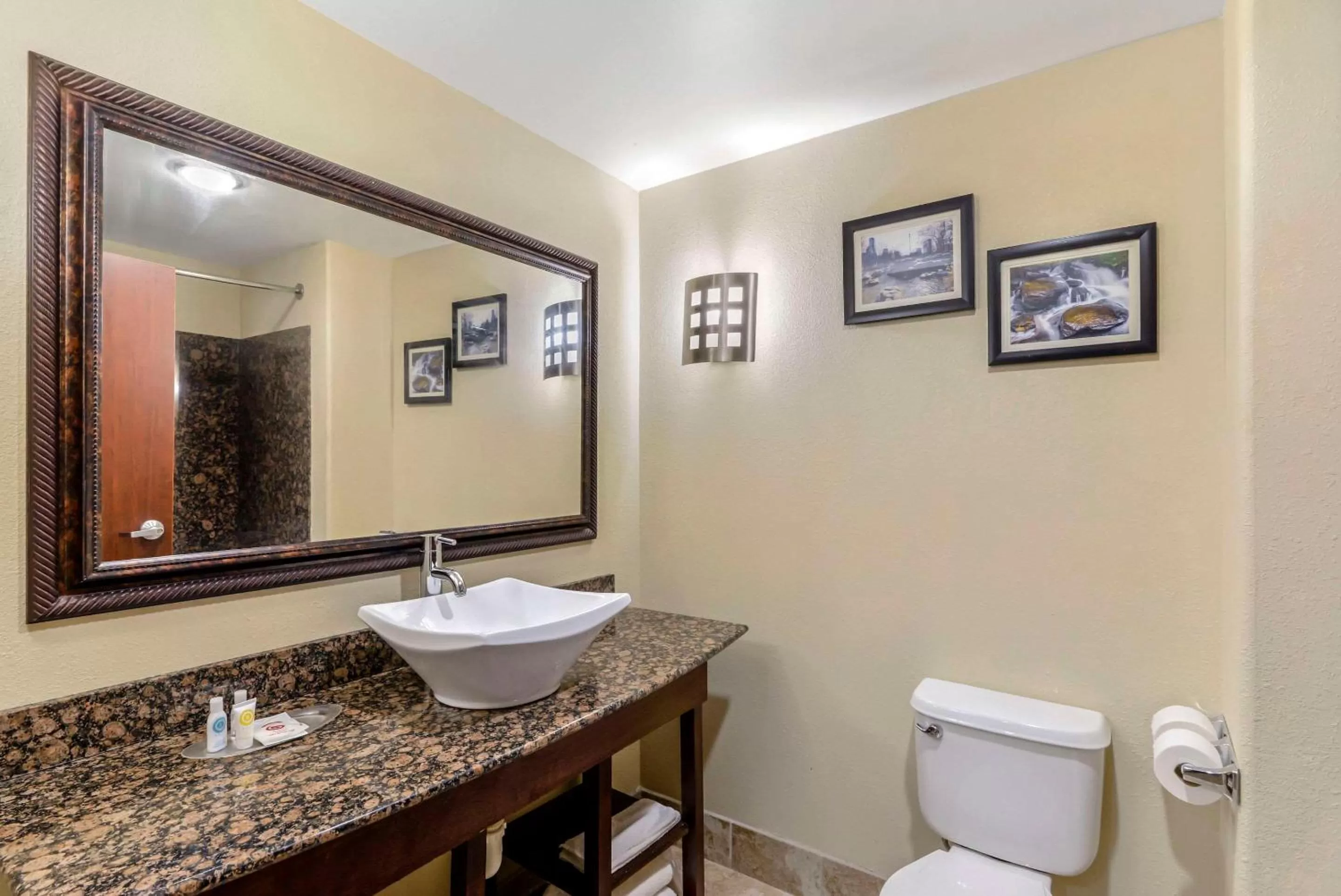 Bedroom in Comfort Suites At Kennesaw State University