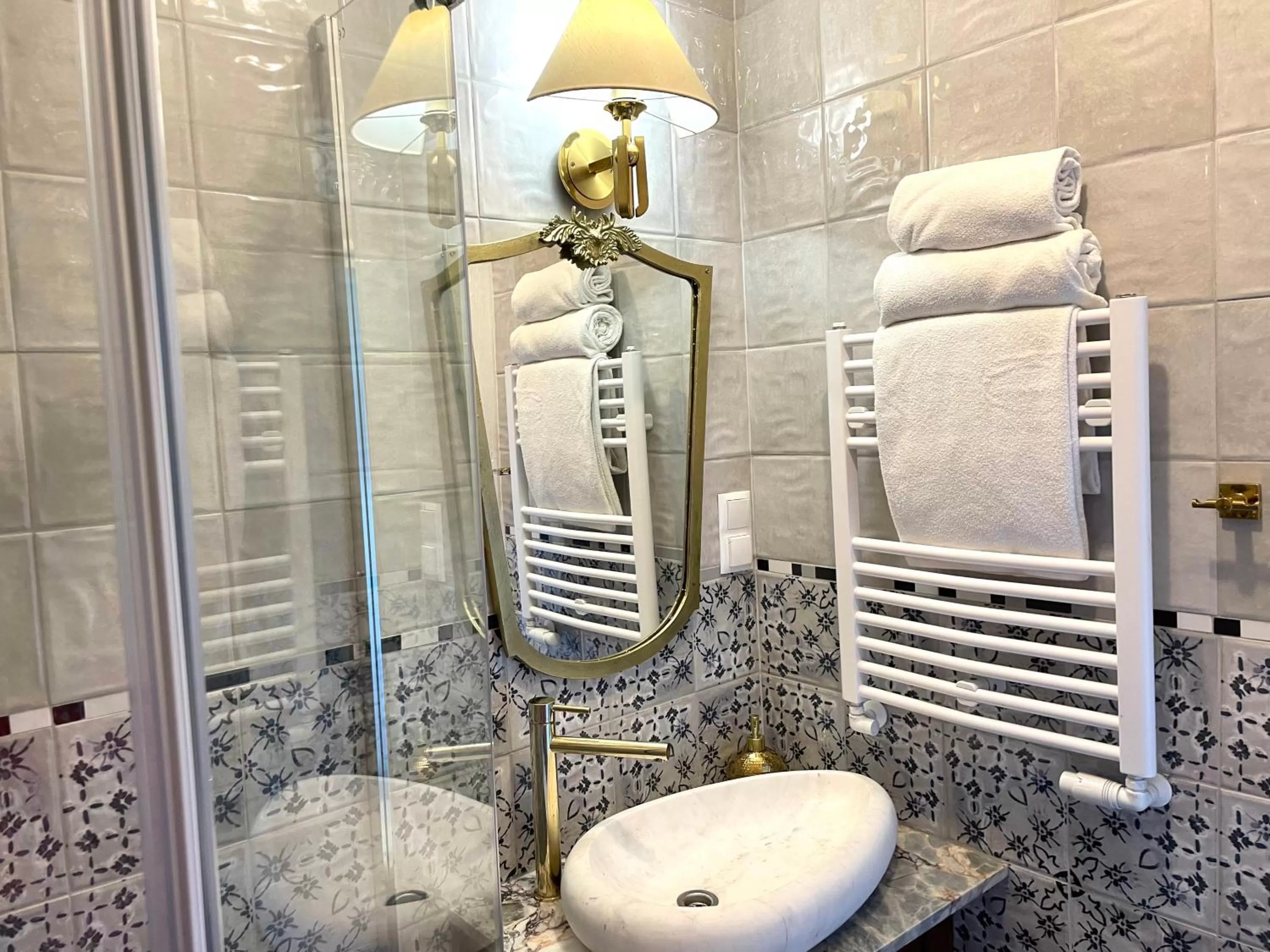 Shower in CHATA OTWARTYCH OKIENNIC Pokoje Gościnne