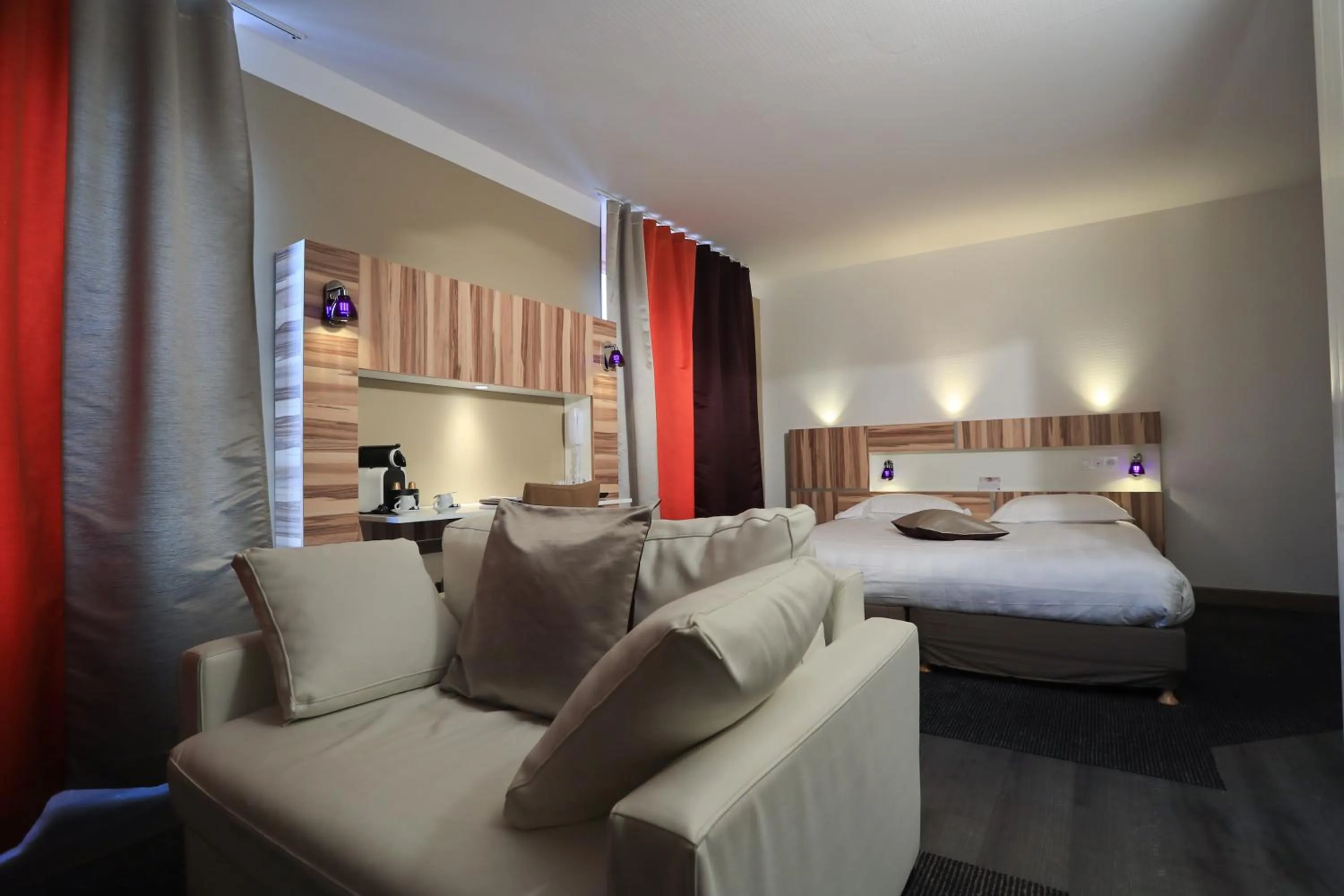 Photo of the whole room, Bed in The Originals Boutique, Grand Hôtel Saint-Pierre, Aurillac