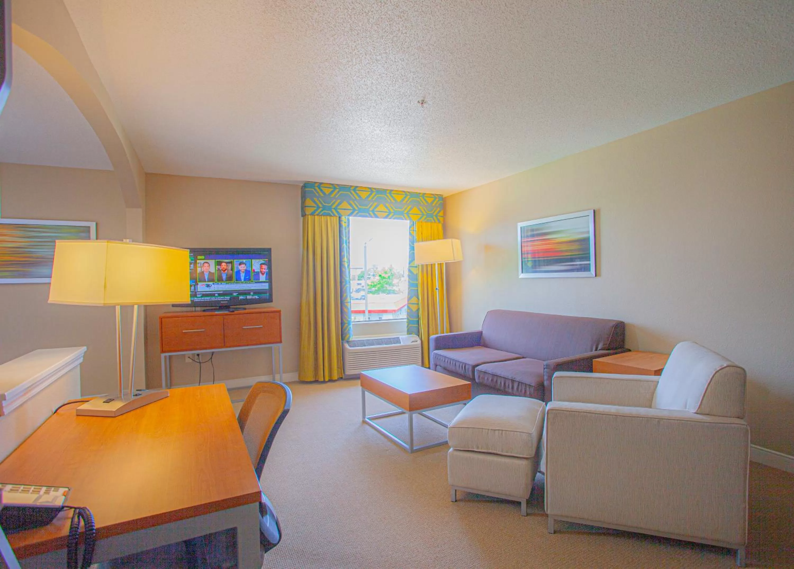 Photo of the whole room in Holiday Inn & Suites Spring - The Woodlands