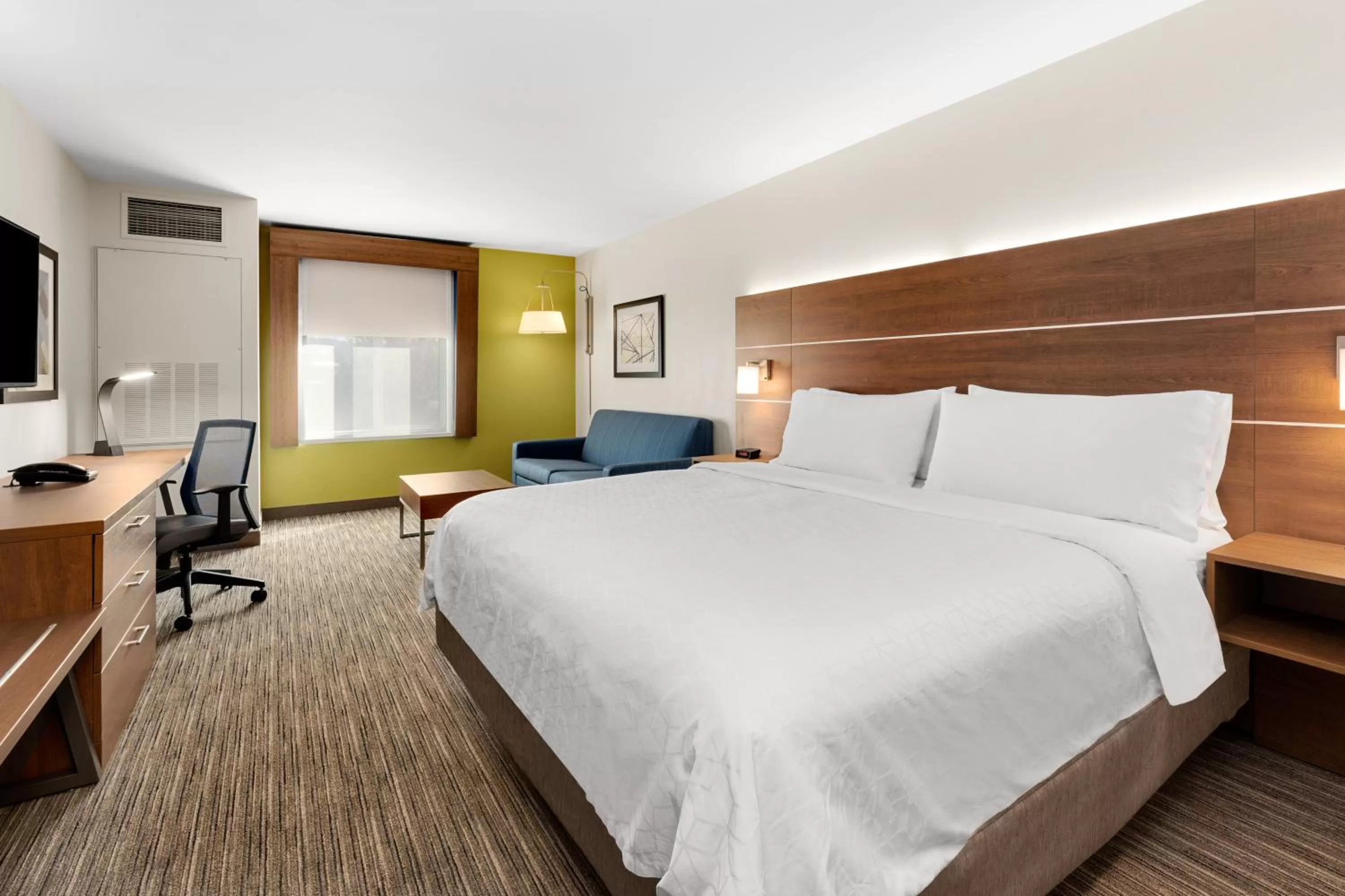 Photo of the whole room, Bed in Holiday Inn Express and Suites Sumner by IHG