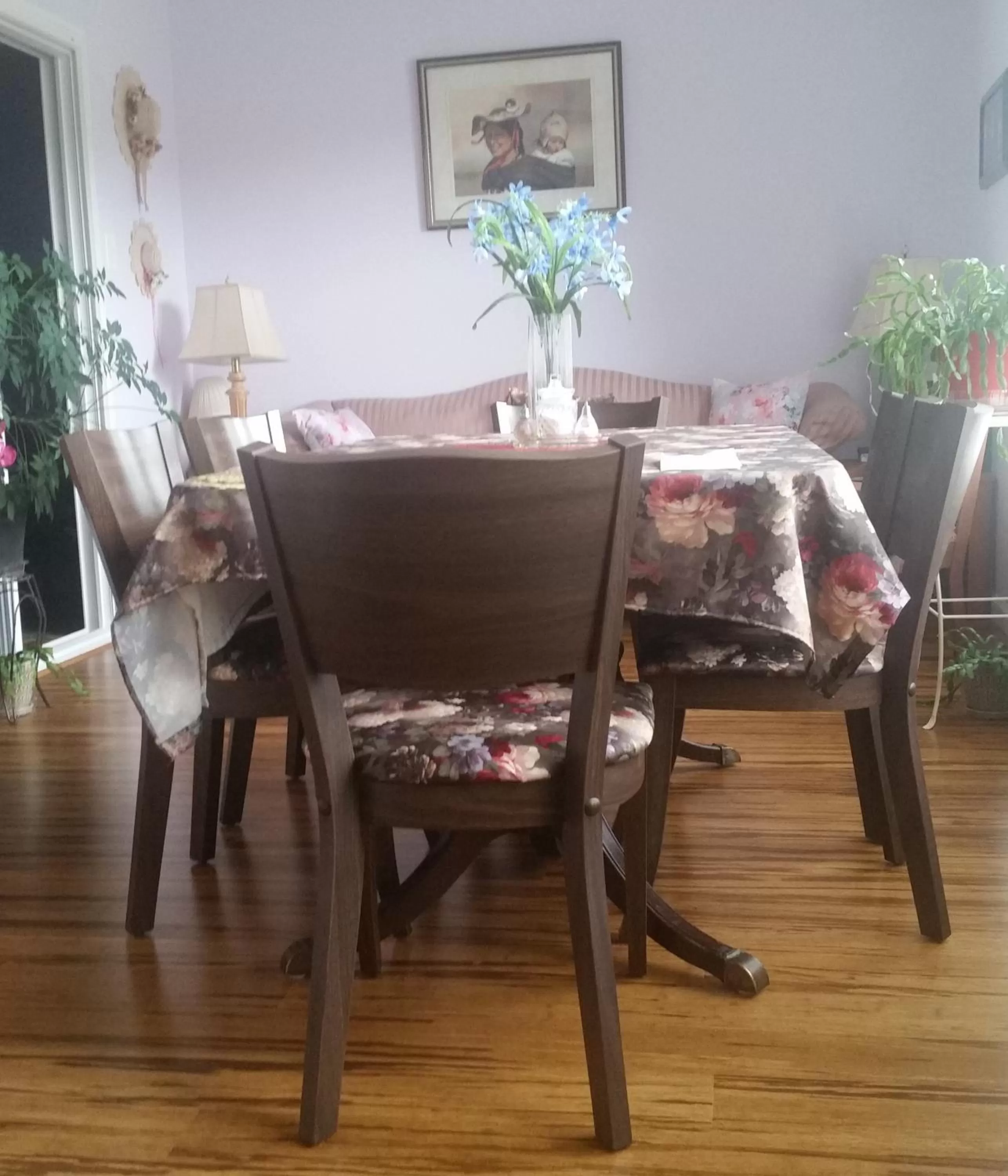 Restaurant/Places to Eat in Cantuta Inn