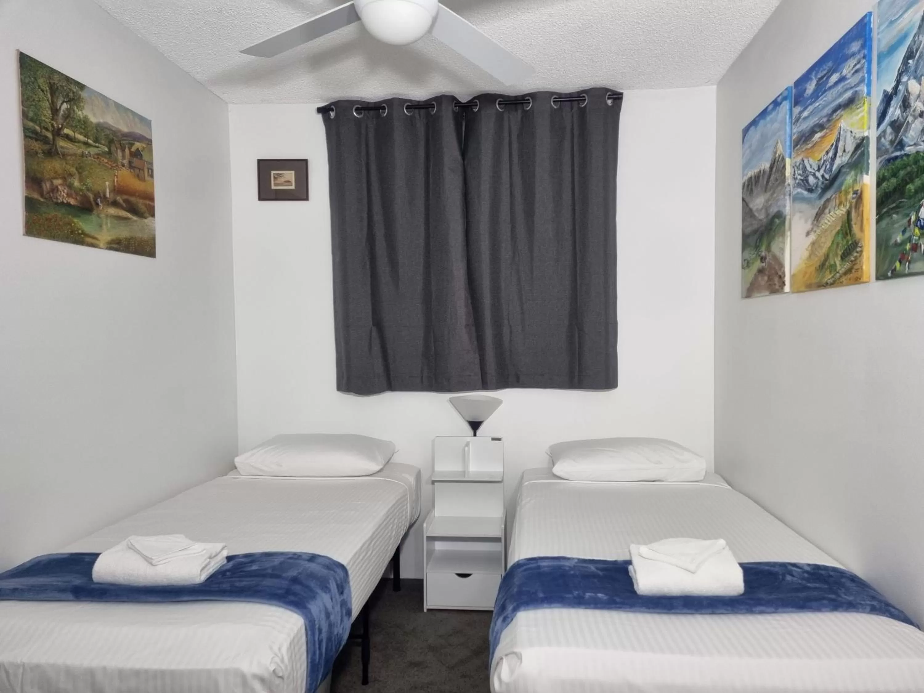 Bed in Tradewinds Apartments