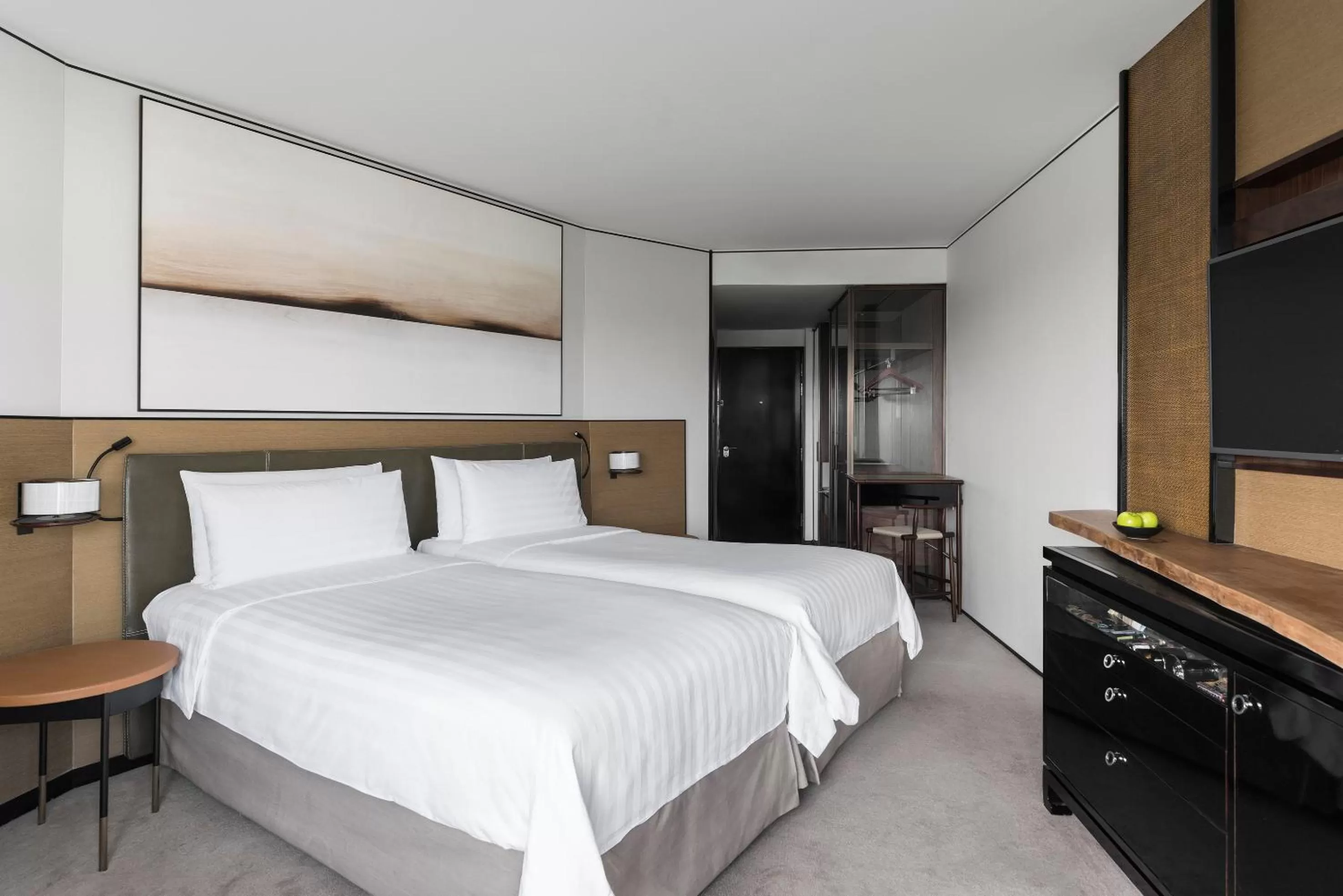 Bed in Shangri-La Singapore