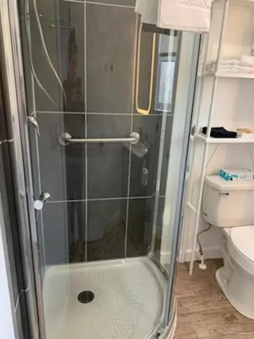 Bathroom in Winzig Lodge