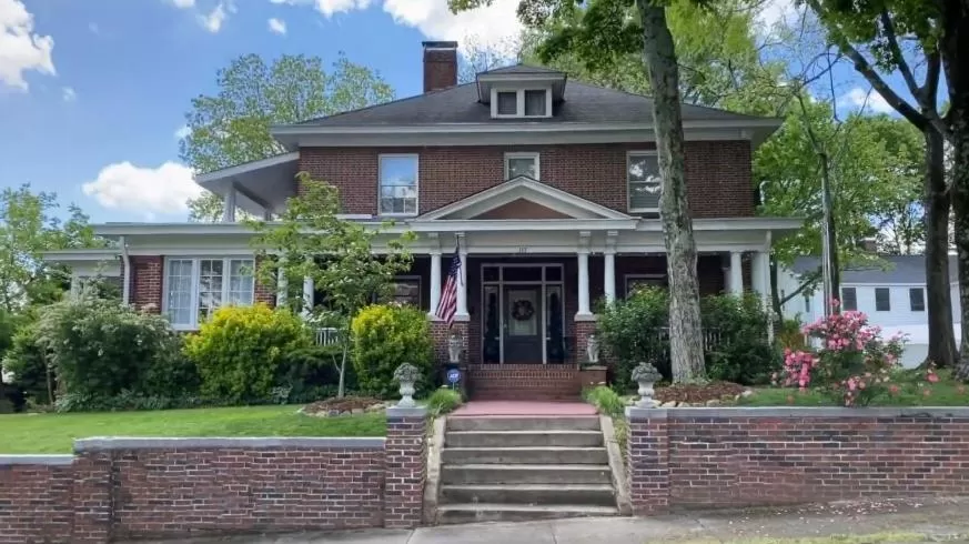 Property Building in The Inn on Front Street
