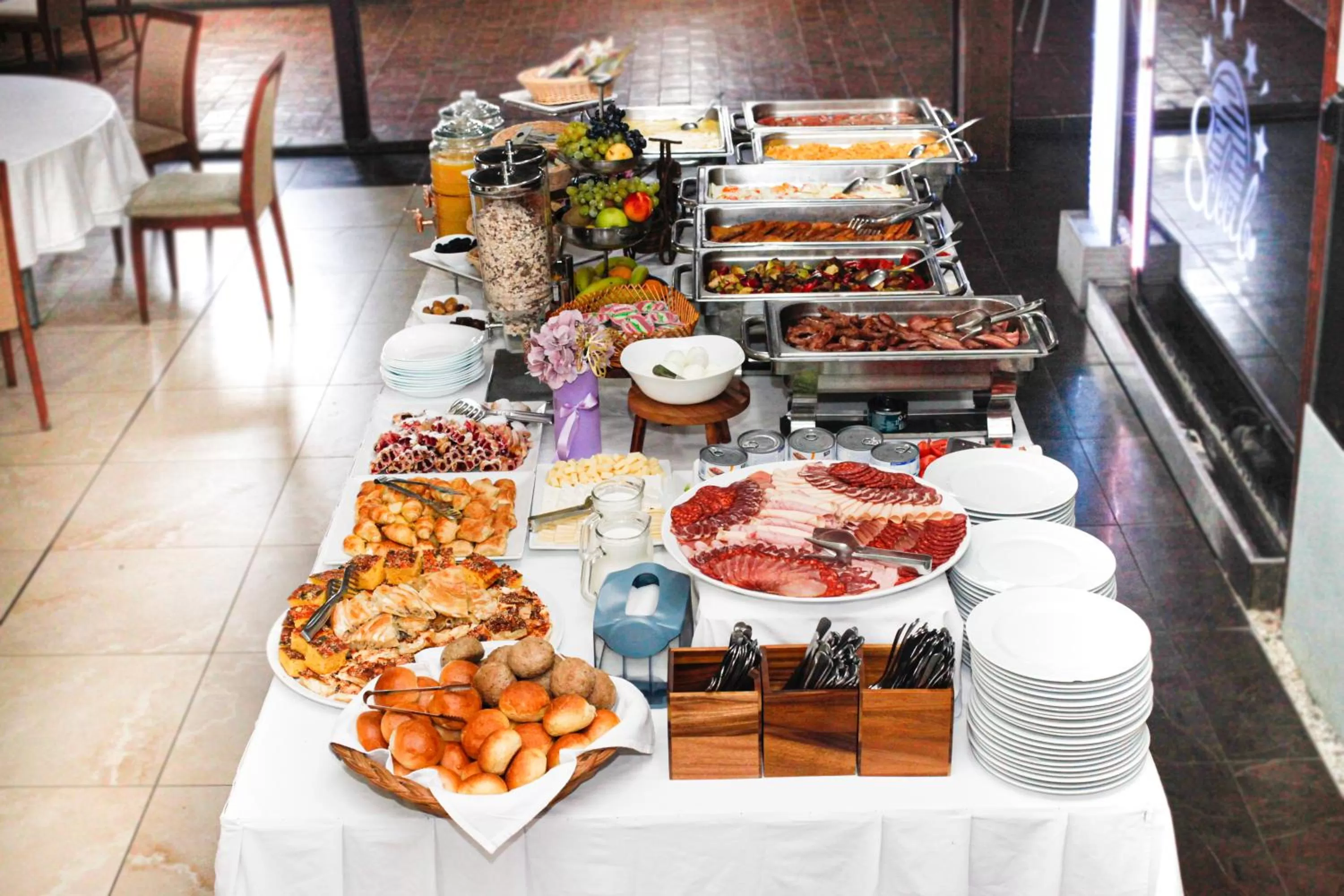 Restaurant/places to eat in S Club Resort Hotel Aqua Park and Spa