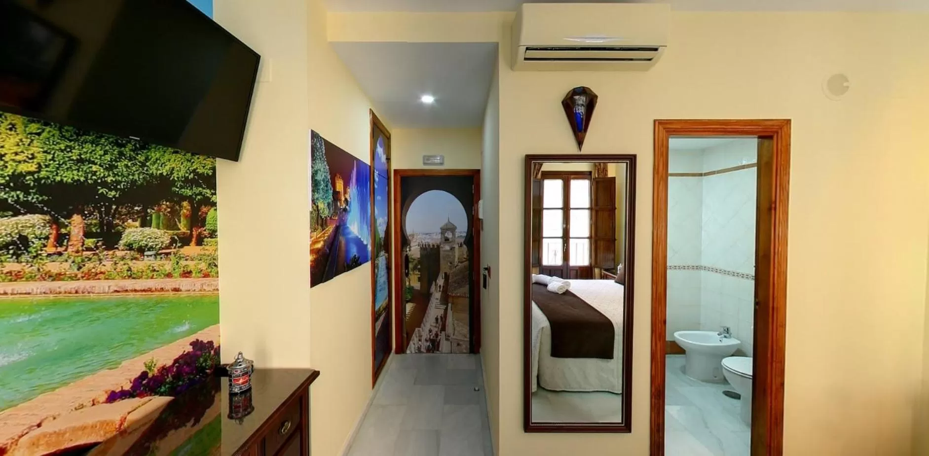 Photo of the whole room, Bed in Hotel Casa Museo de la Mezquita