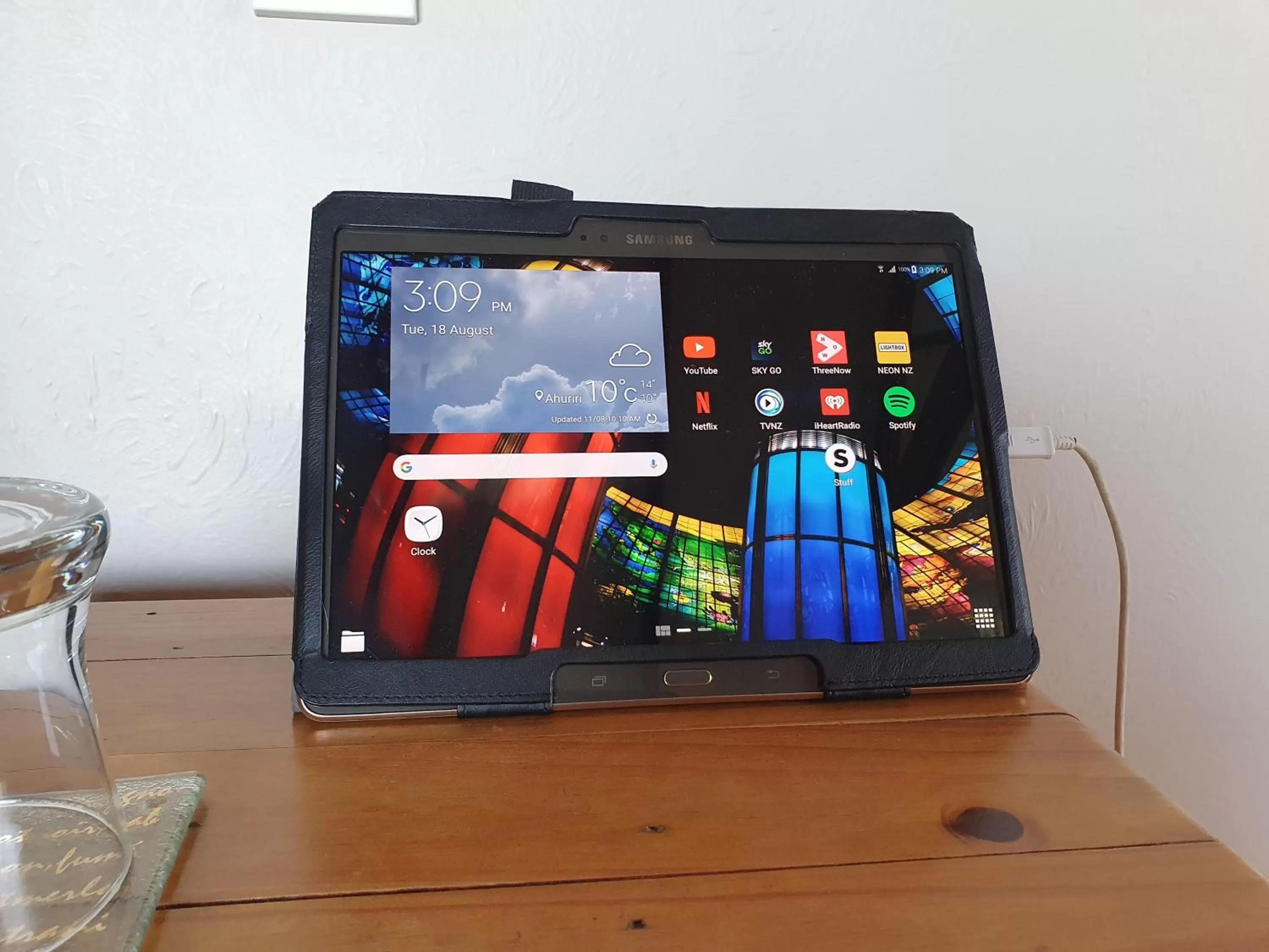 TV and multimedia, TV/Entertainment Center in MnM's BnB