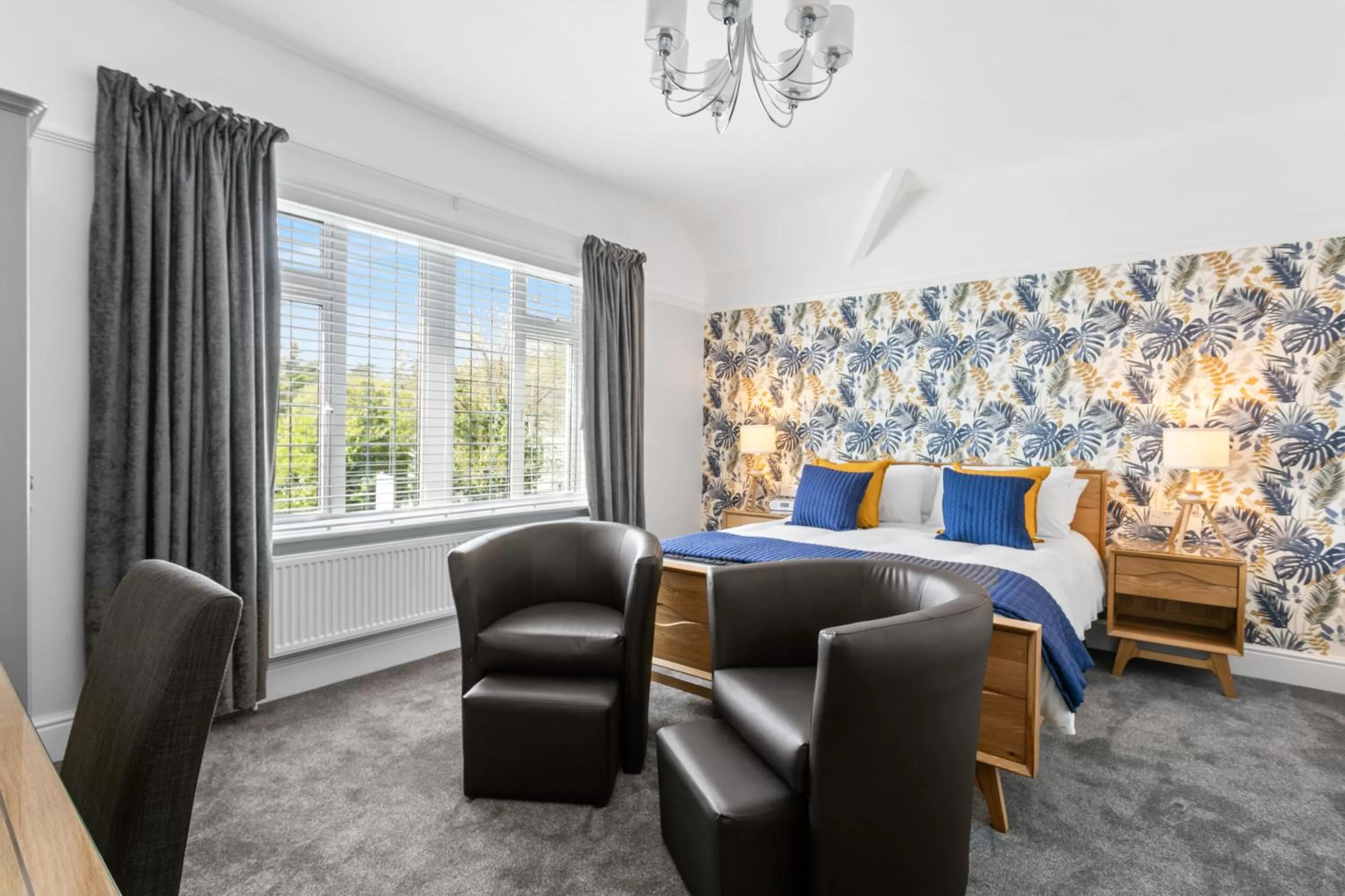 Bedroom, Seating Area in Stover Lodge