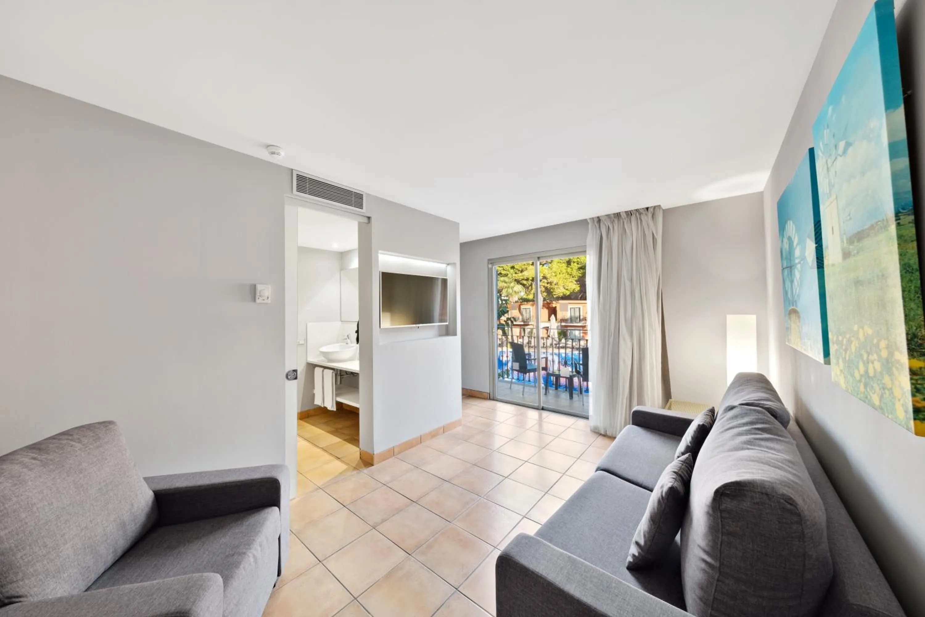 Photo of the whole room in Occidental Playa de Palma