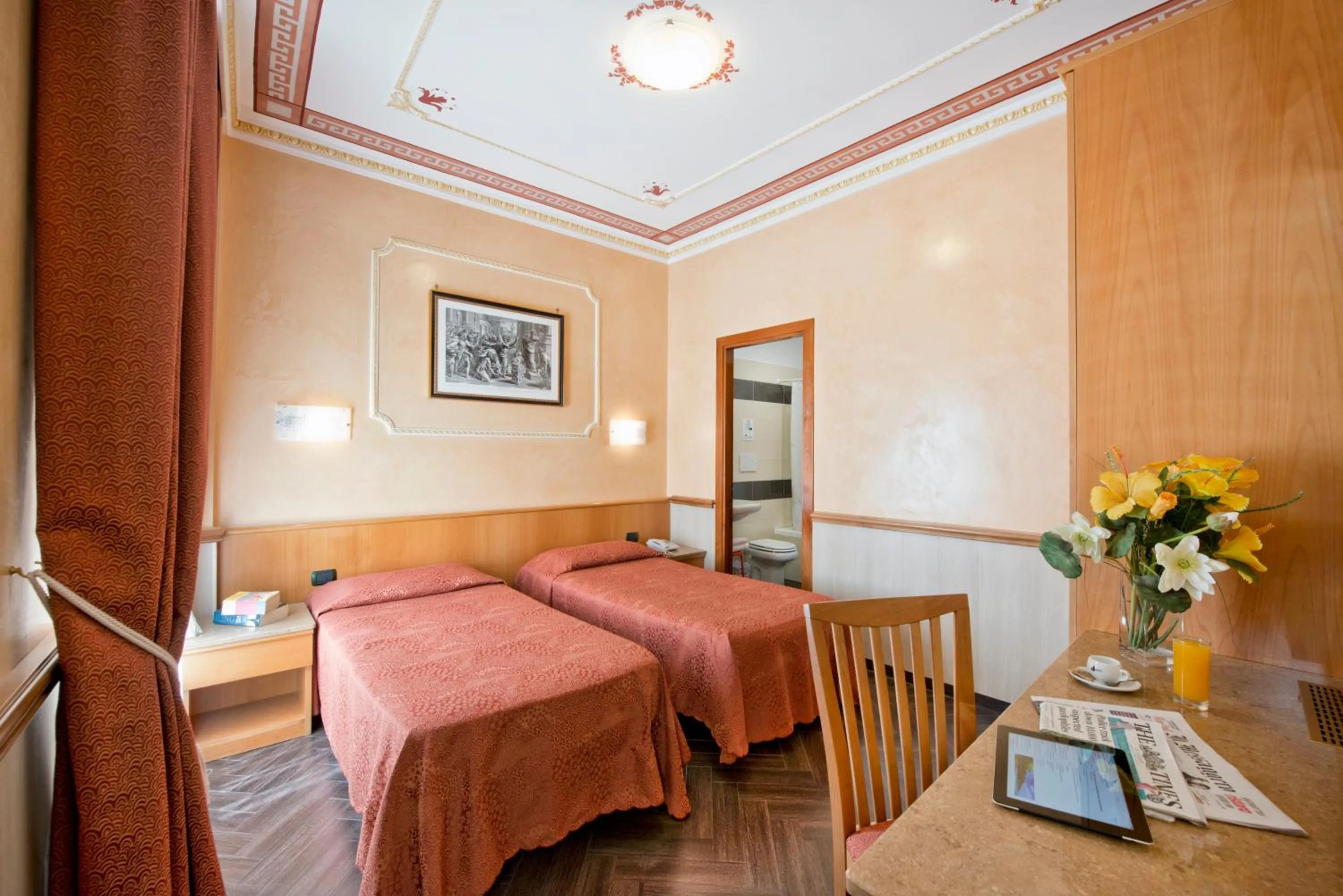 Photo of the whole room, Bed in Hotel Marco Polo Rome