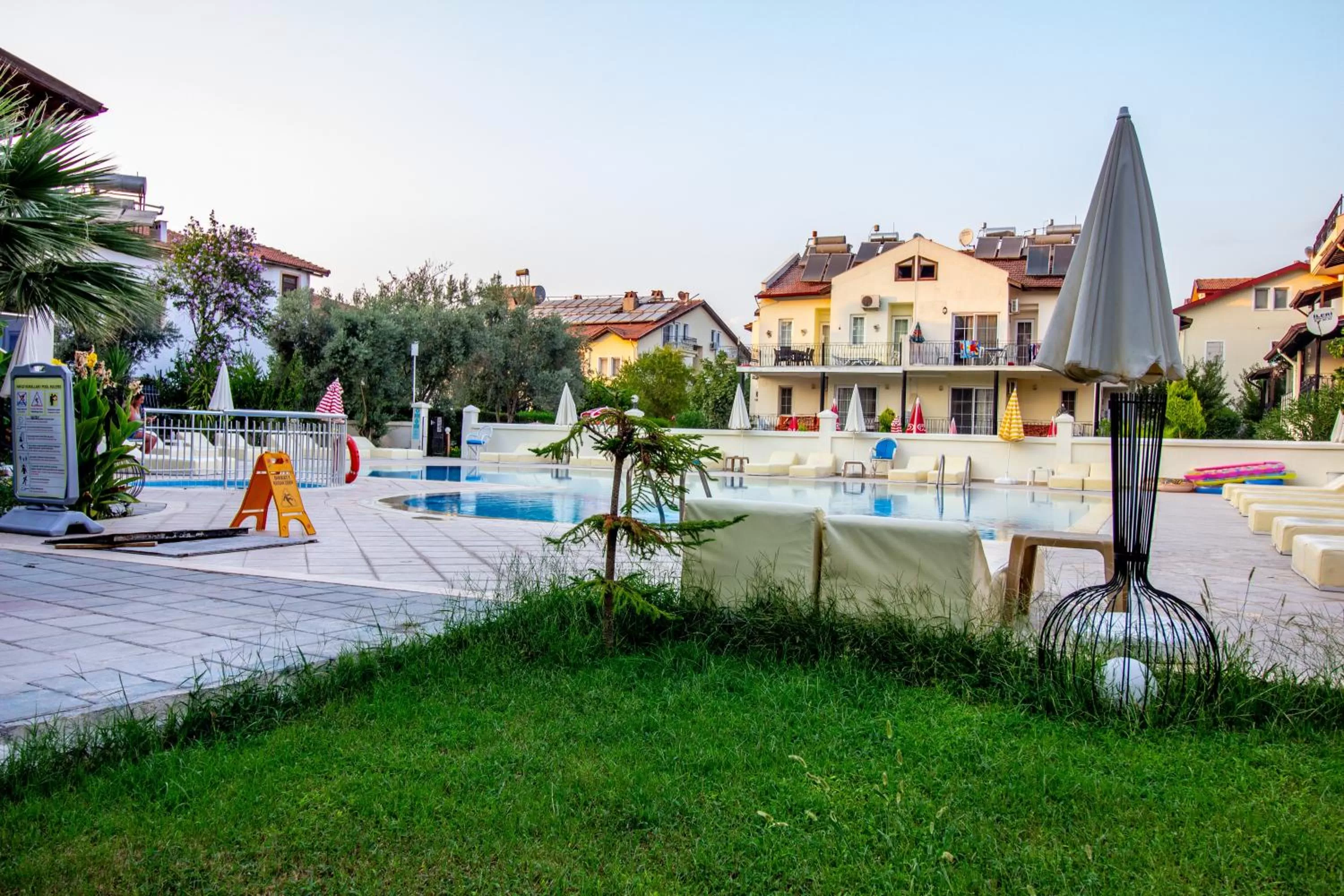 Swimming pool in Tayfun Apart Hotel