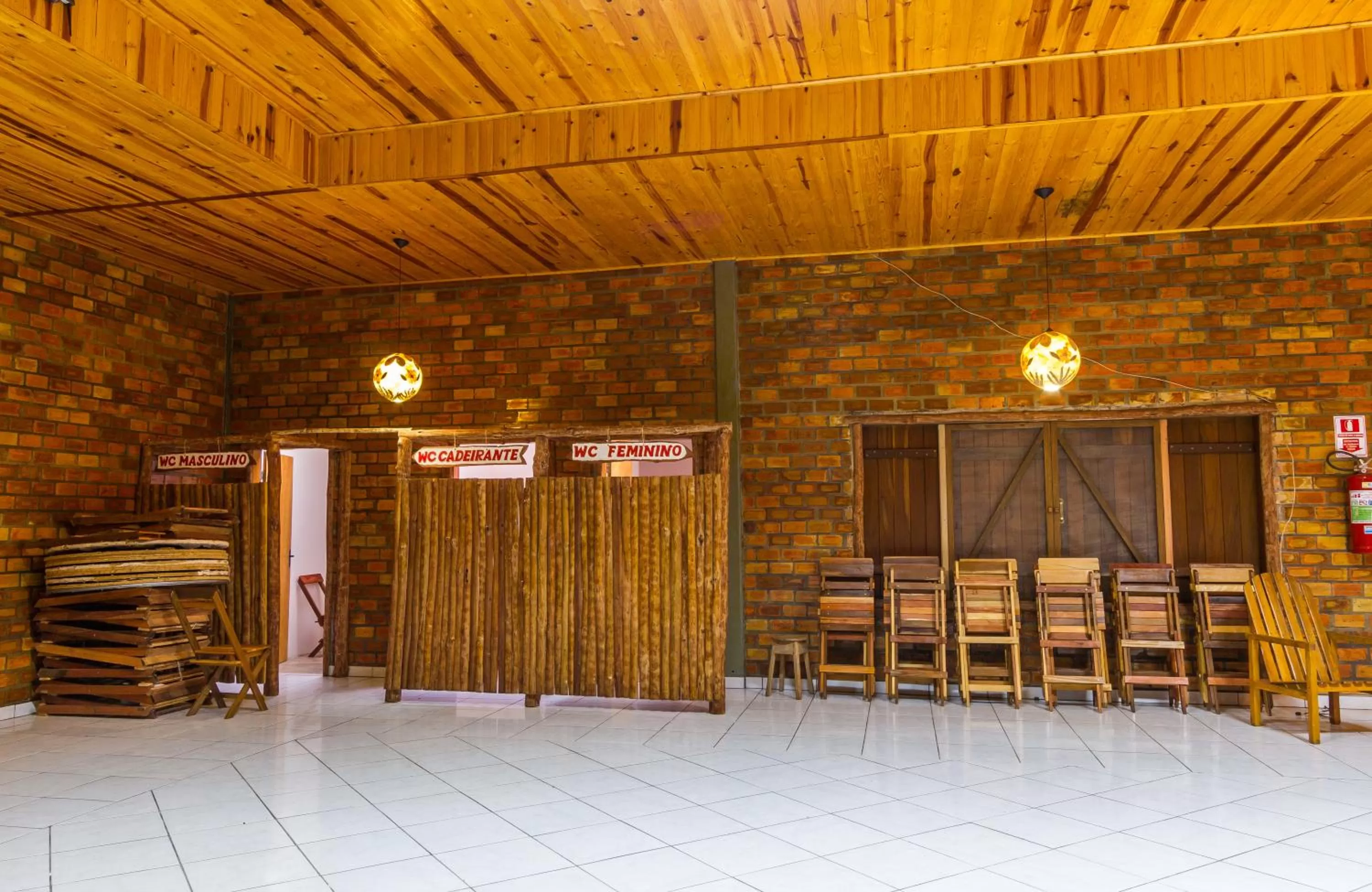 Restaurant/places to eat in Pousada Di Luna