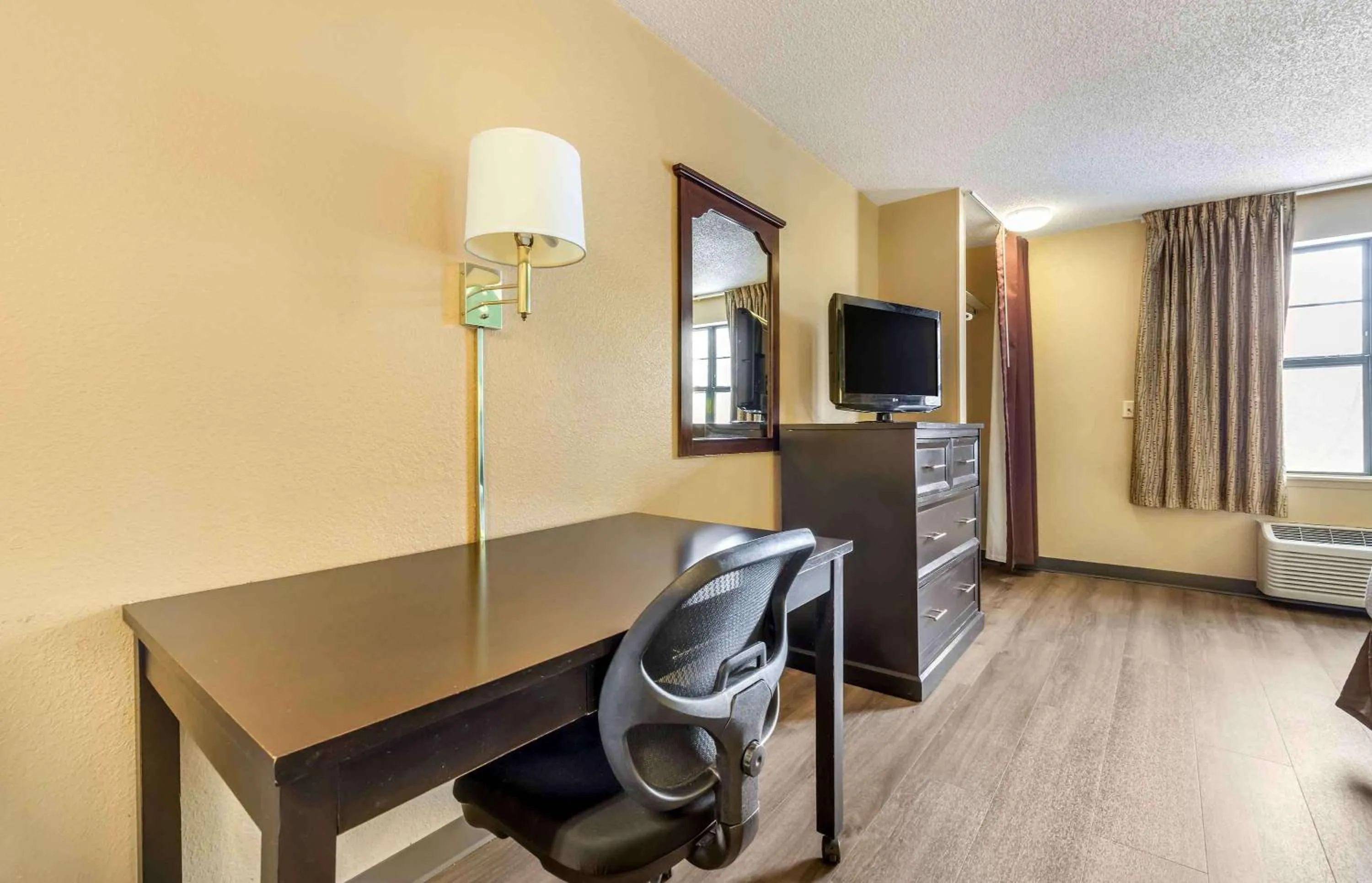 Bedroom in Extended Stay America Suites - Minneapolis - Maple Grove