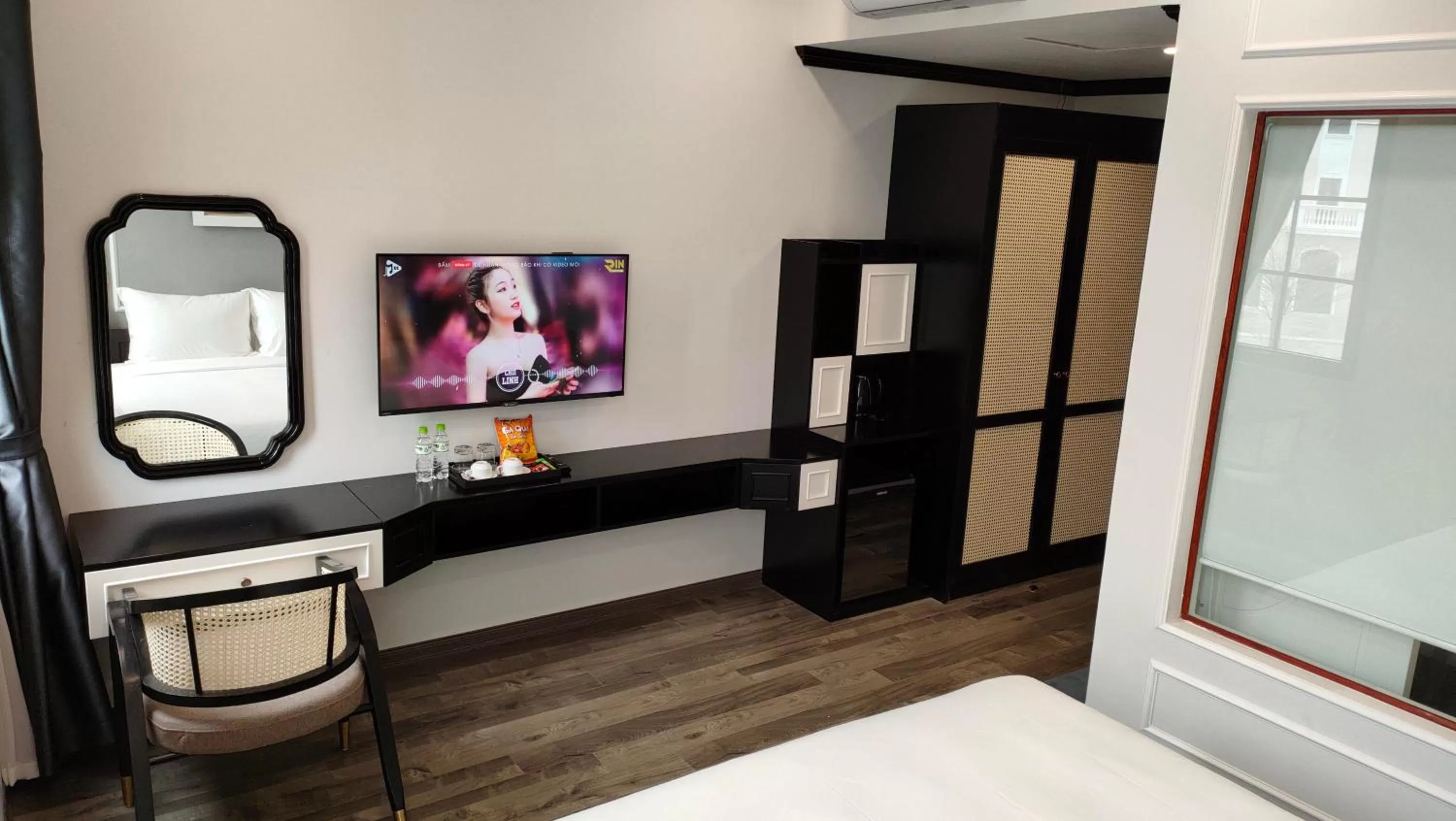 Communal lounge/ TV room, Bed in Halong Lavender Hotel