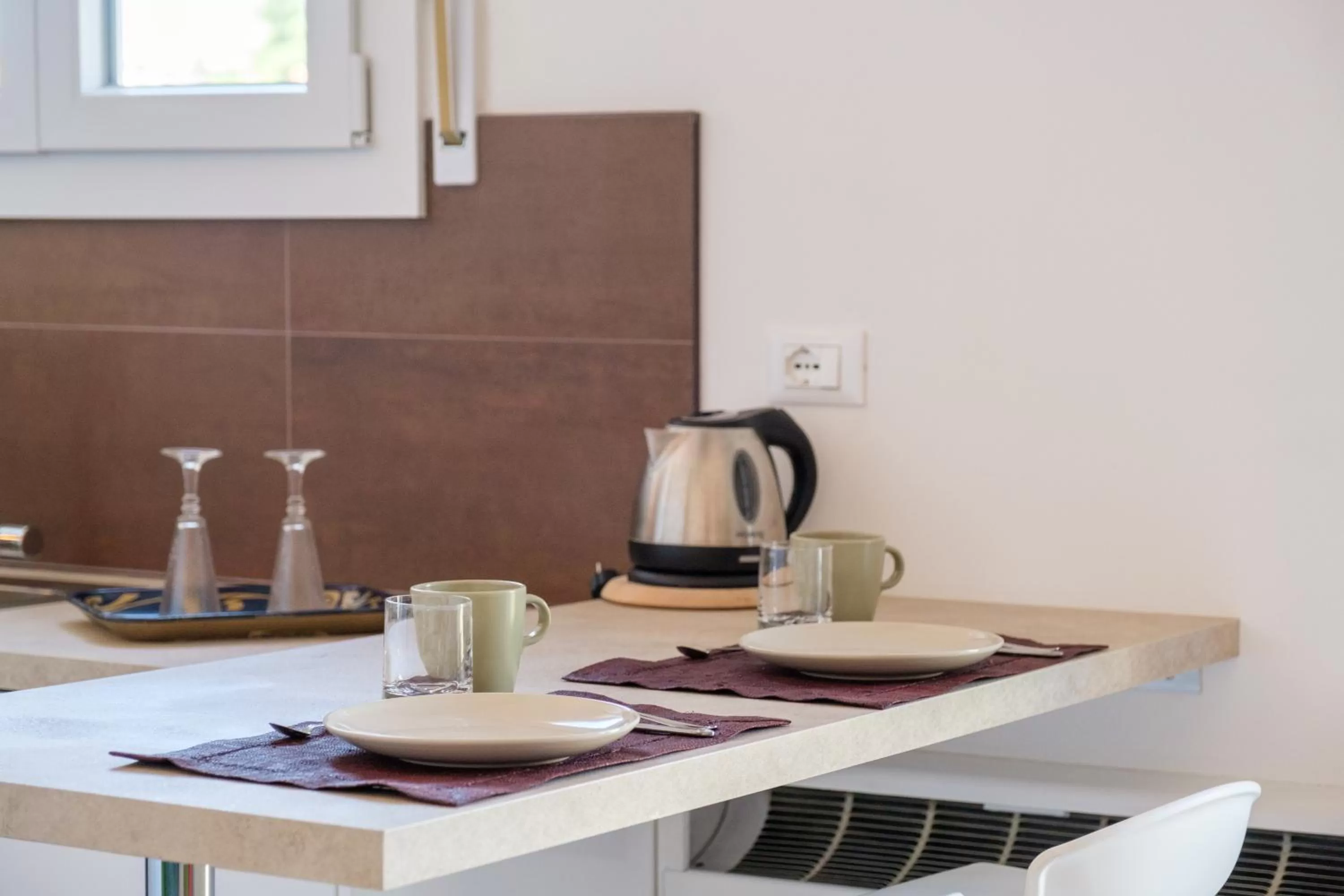 Coffee/tea facilities, Kitchen/Kitchenette in Fabula Rooms 3 Suites with private bathroom