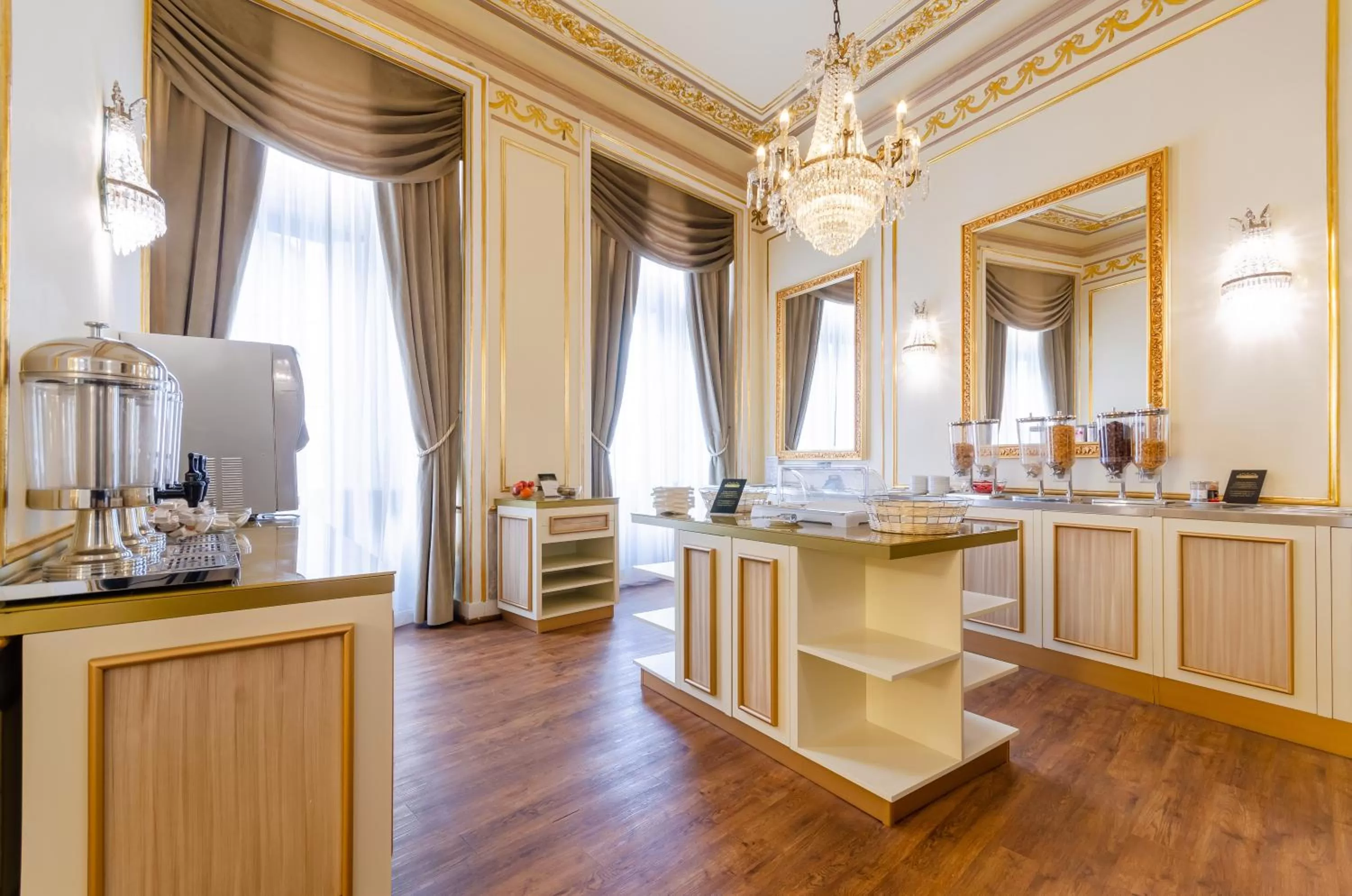 Restaurant/places to eat in Hotel Borges Chiado